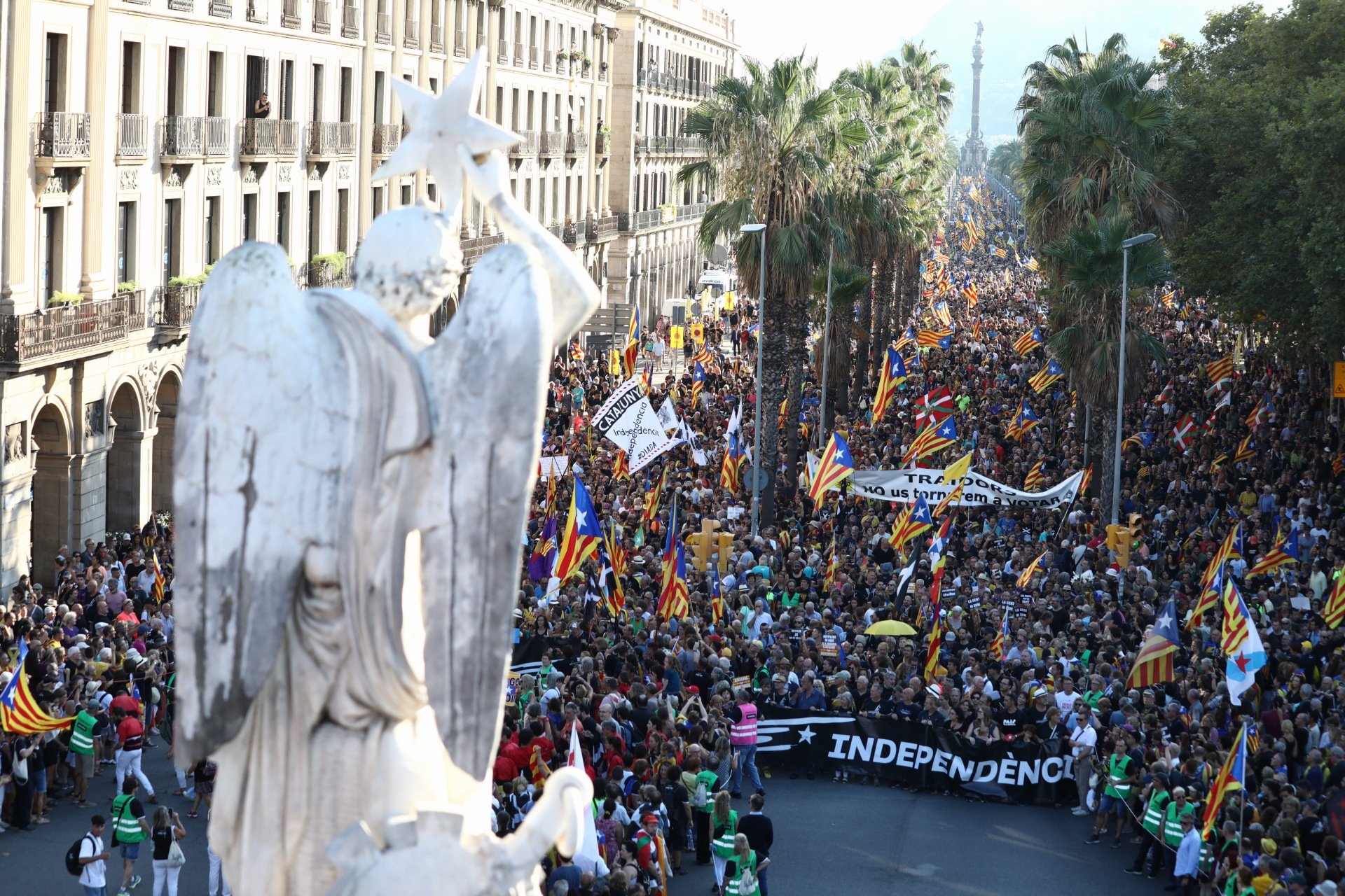 diada nacional catalunya passeig colom geni català ambient manifestació assistents / Foto: Eva Parey