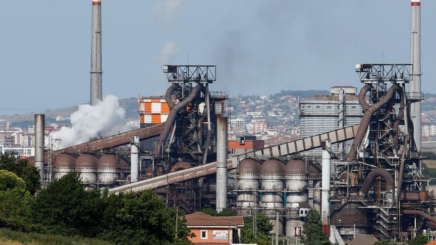 Els preus de l'electricitat envien a l'atur els treballadors de les acereries espanyoles