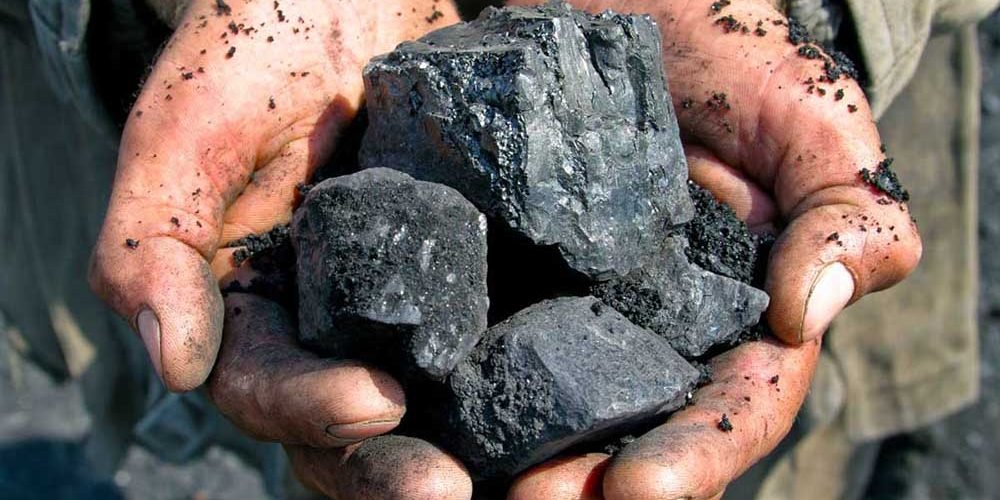 Els polonesos s'aprovisionen de carbó a peu de mina per combatre la crisi energètica