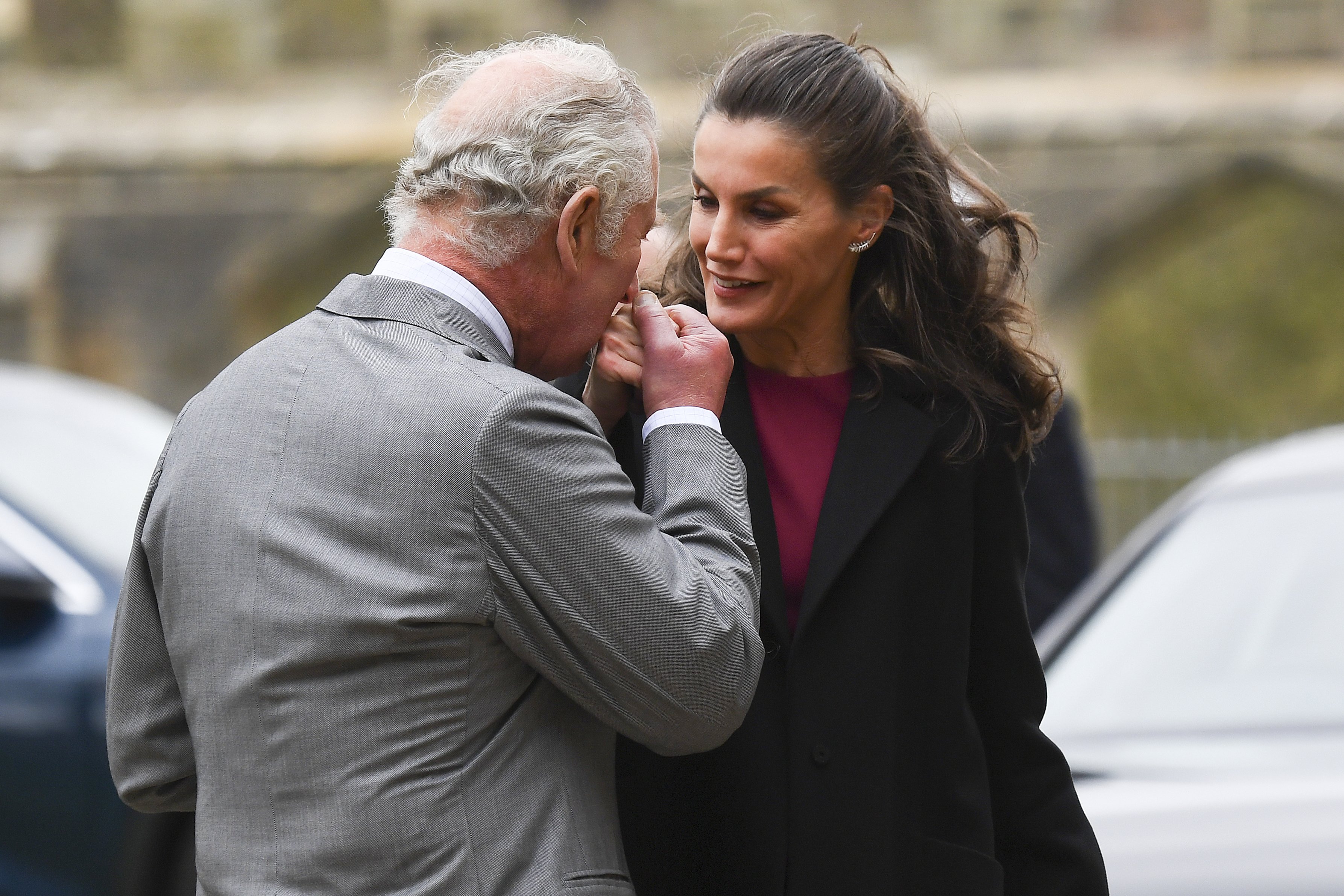 Carlos III, charlando con Letizia - EFE 