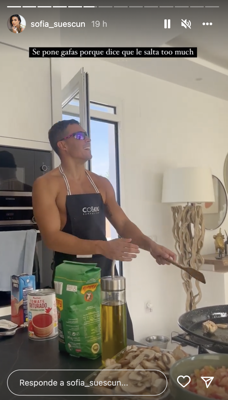 Kiko Jiménez cocinando Kiko Jiménez cocinando