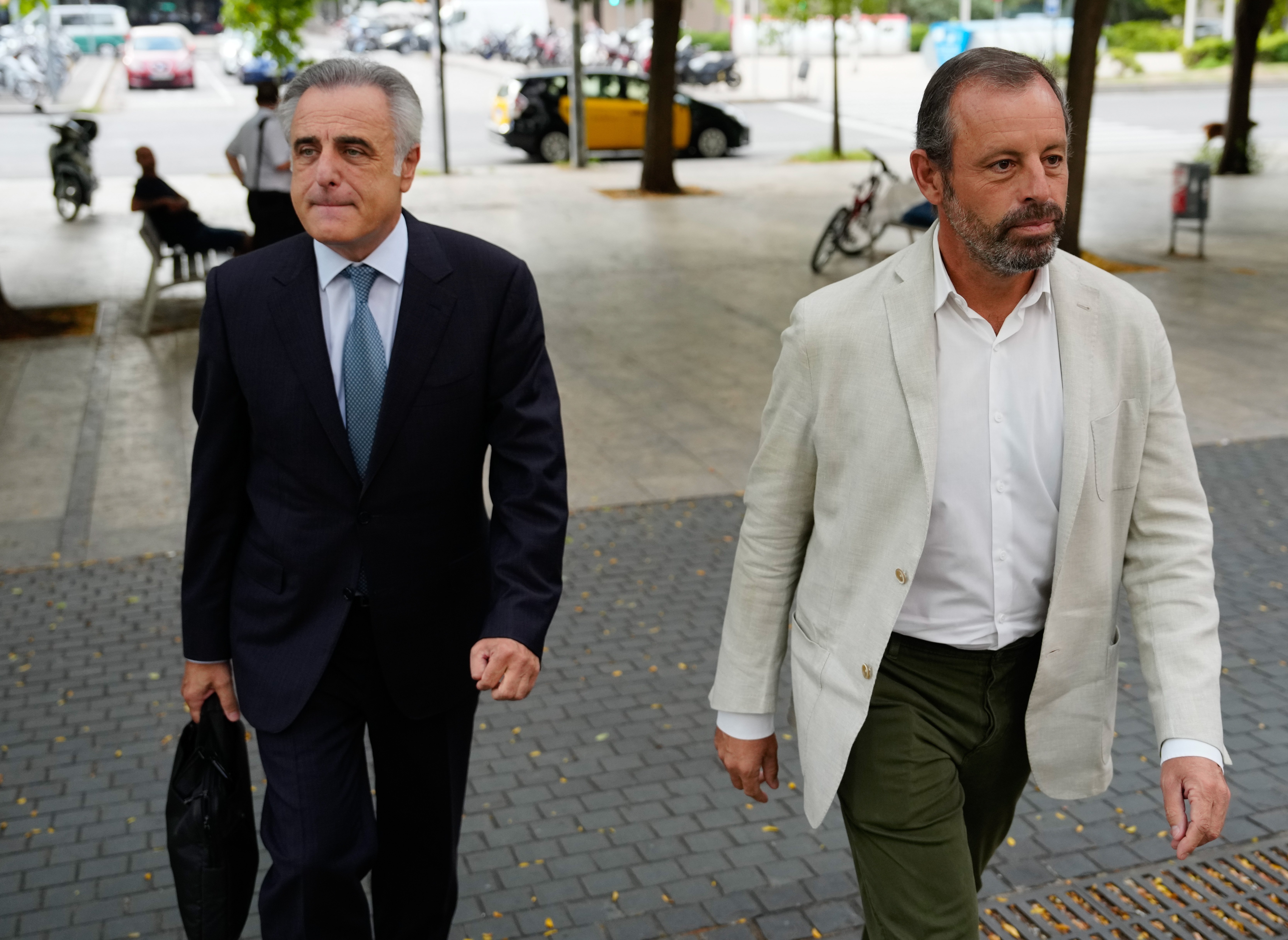 Sandro Rosell i el seu advocat Pablo Molins, a la Ciutat de la Justícia de Barcelona. Foto: Enric Fontcuberta / Efe