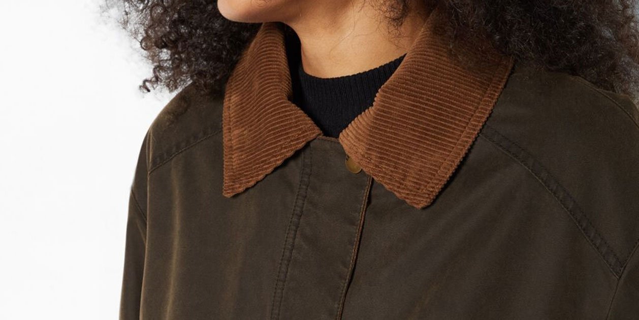 Bershka reinterpreta y recupera la parka más vendida en los años 90