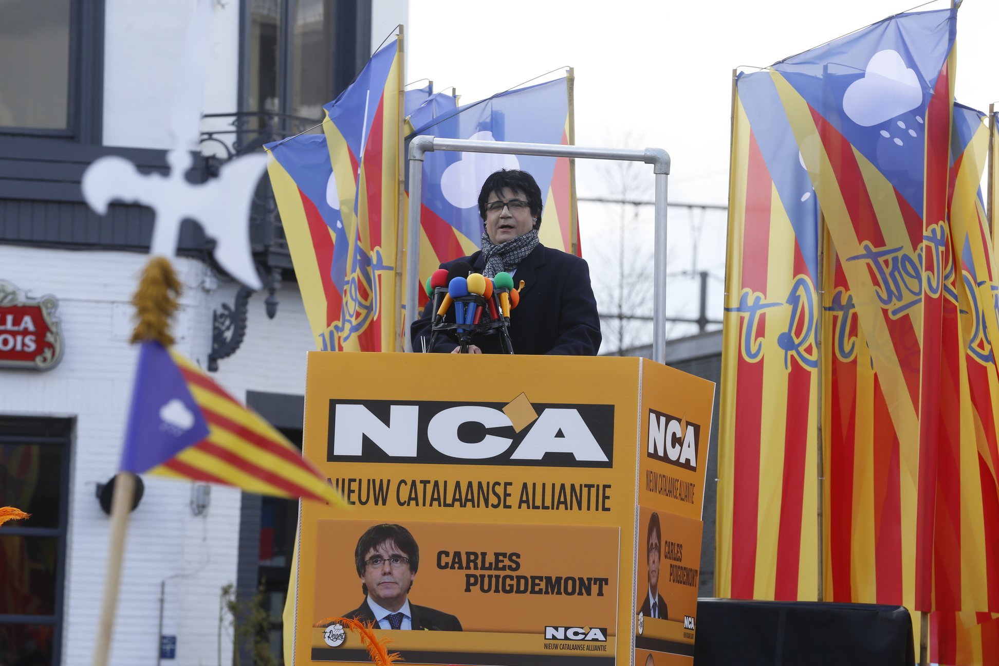 Puigdemont triunfa en el carnaval de Bélgica