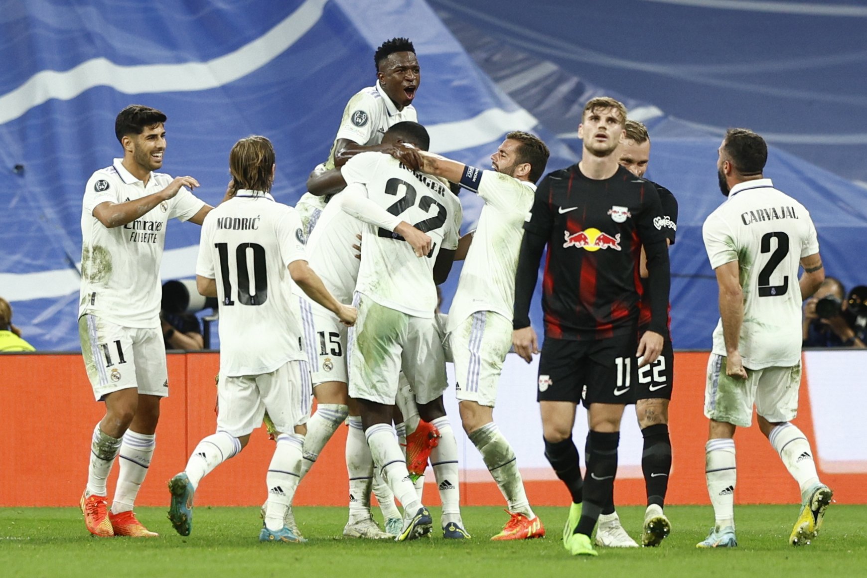 El Real Madrid resiste al Leipzig y dos genialidades mantienen la racha en la Champions (2-0)