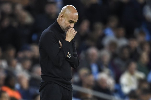 Pep Guardiola preocupado Manchester City / Foto: EFE