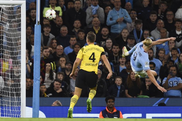 Erling Haaland gol remati manchester City