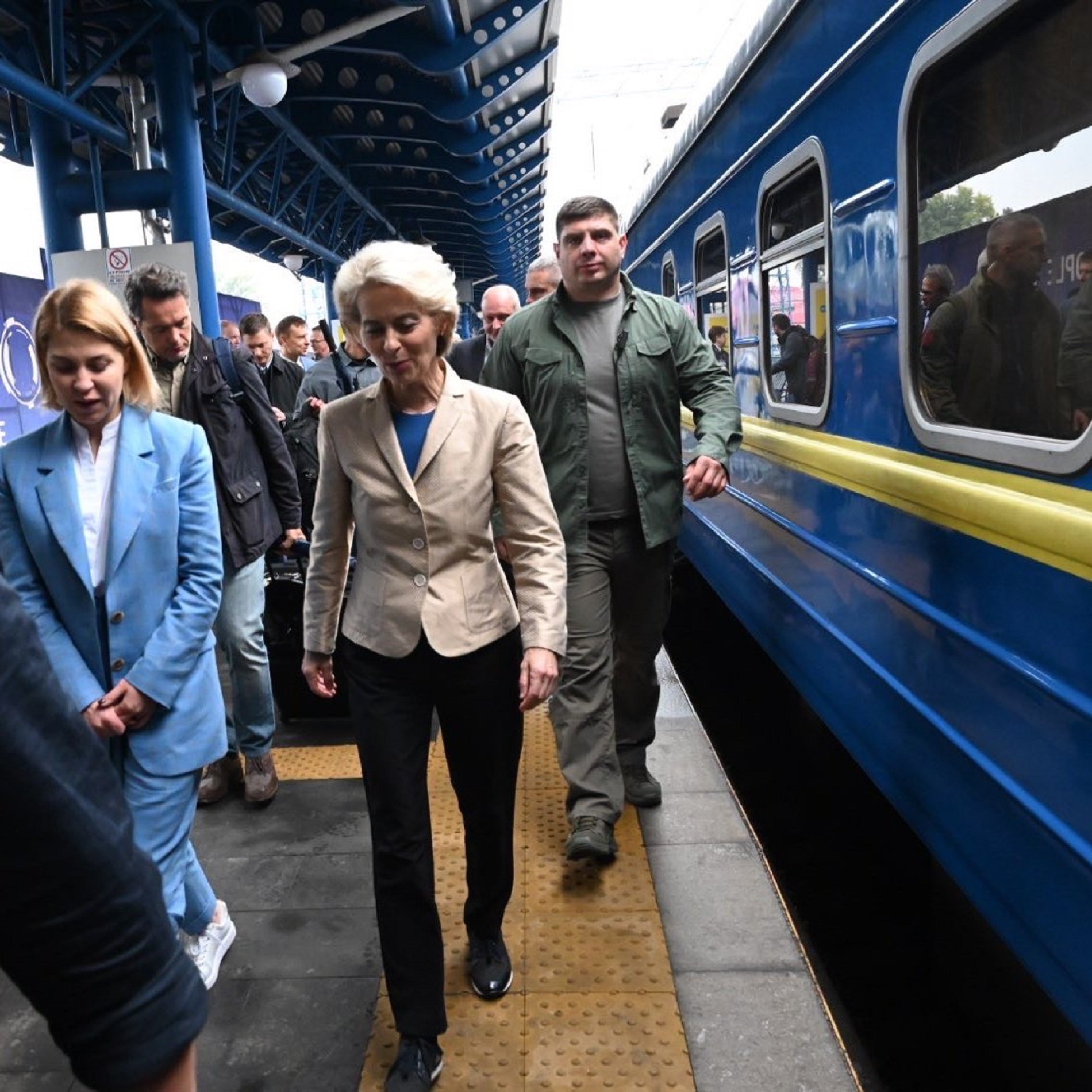 Úrsula Von der Leyen arriba a Kíiv per reunir-se amb Volodímir Zelenski