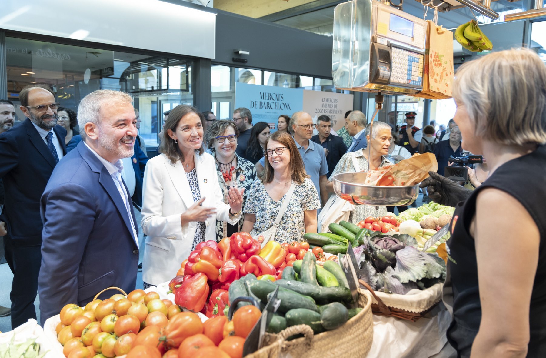 El mercat de Sant Andreu torna a obrir les portes després de les obres amb tres anys de retard