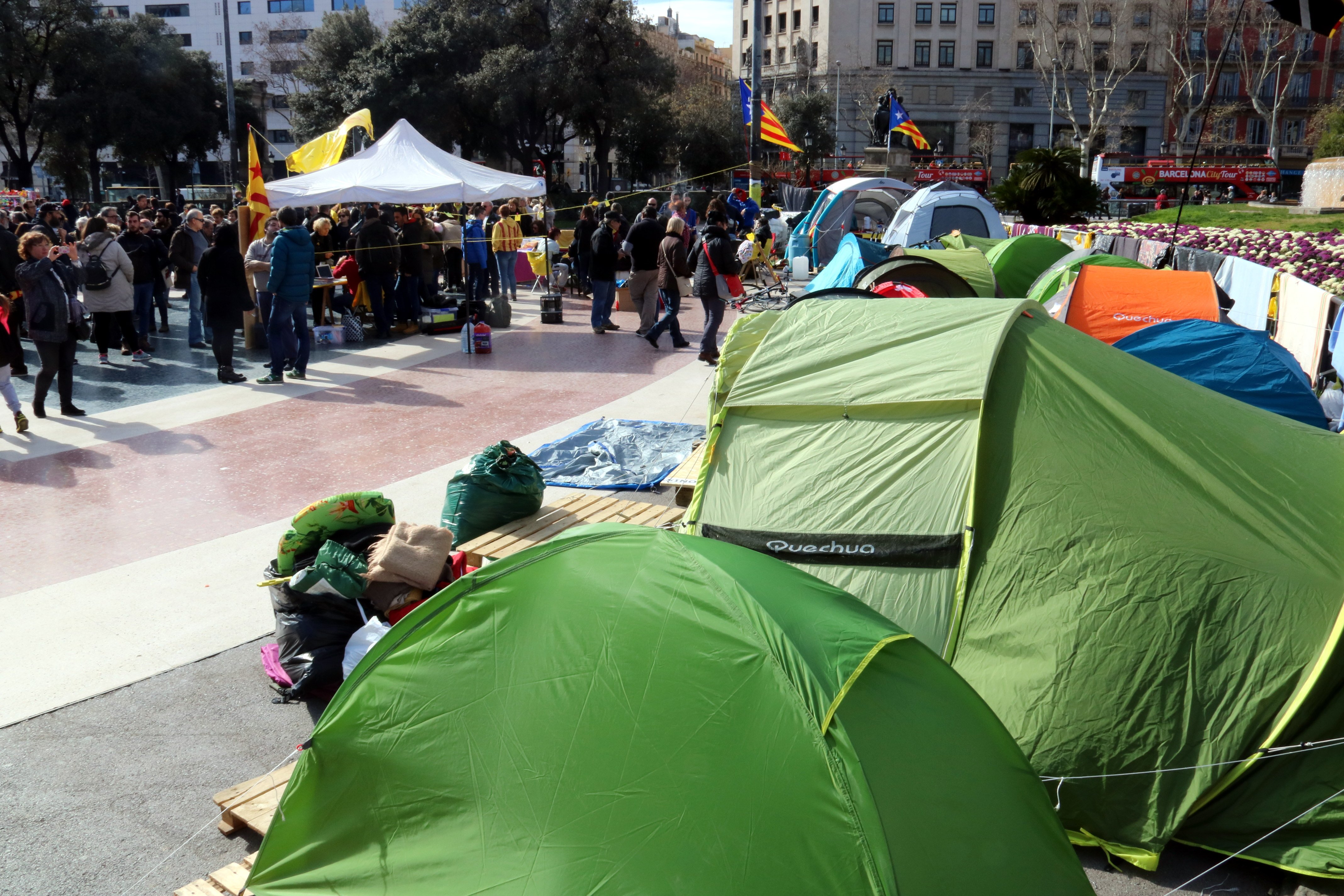 Acampada unionista per competir amb la independentista a Barcelona