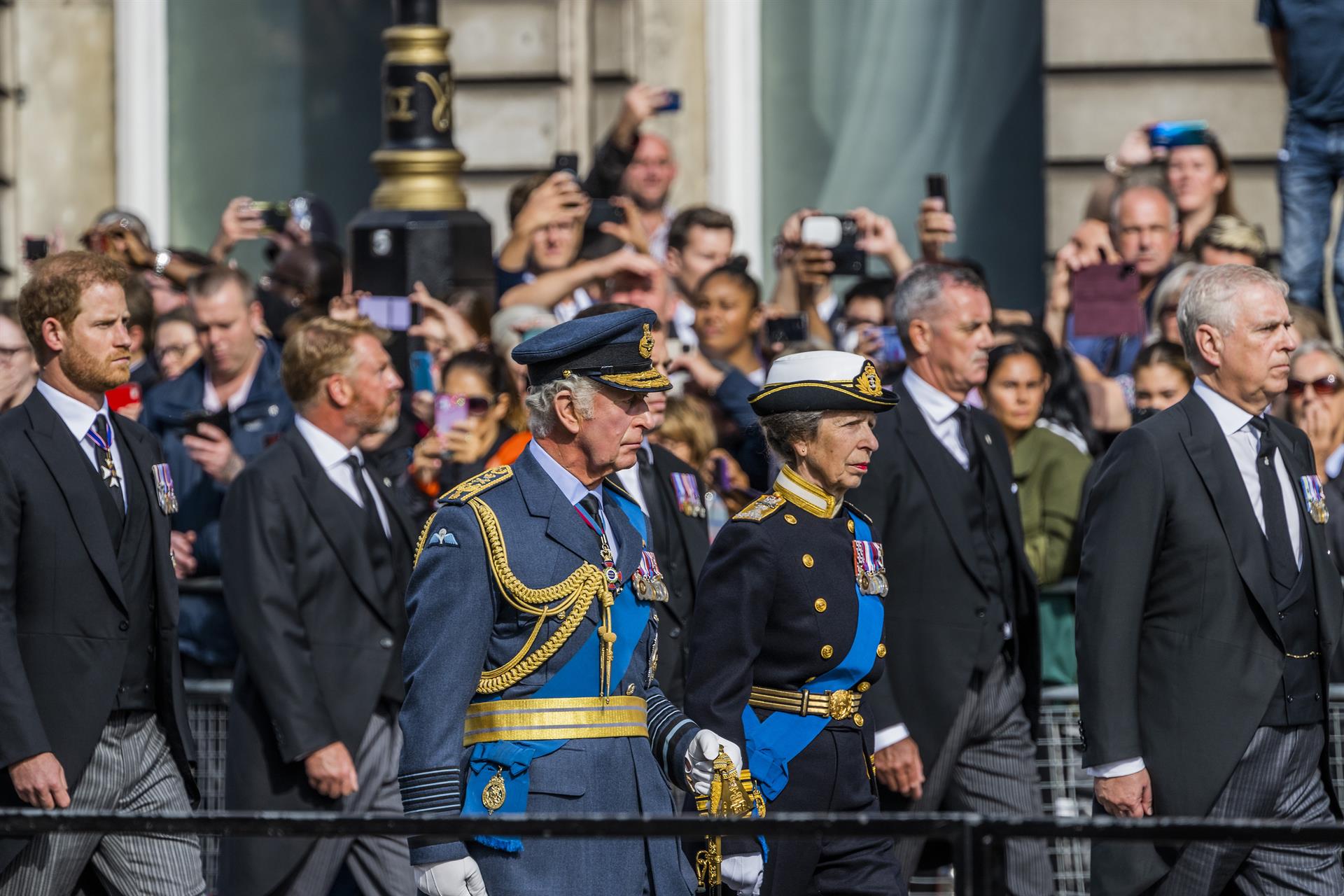 Hospitals, botigues i vols: tot el que s’aturarà pel funeral de la reina Elisabet II al Regne Unit