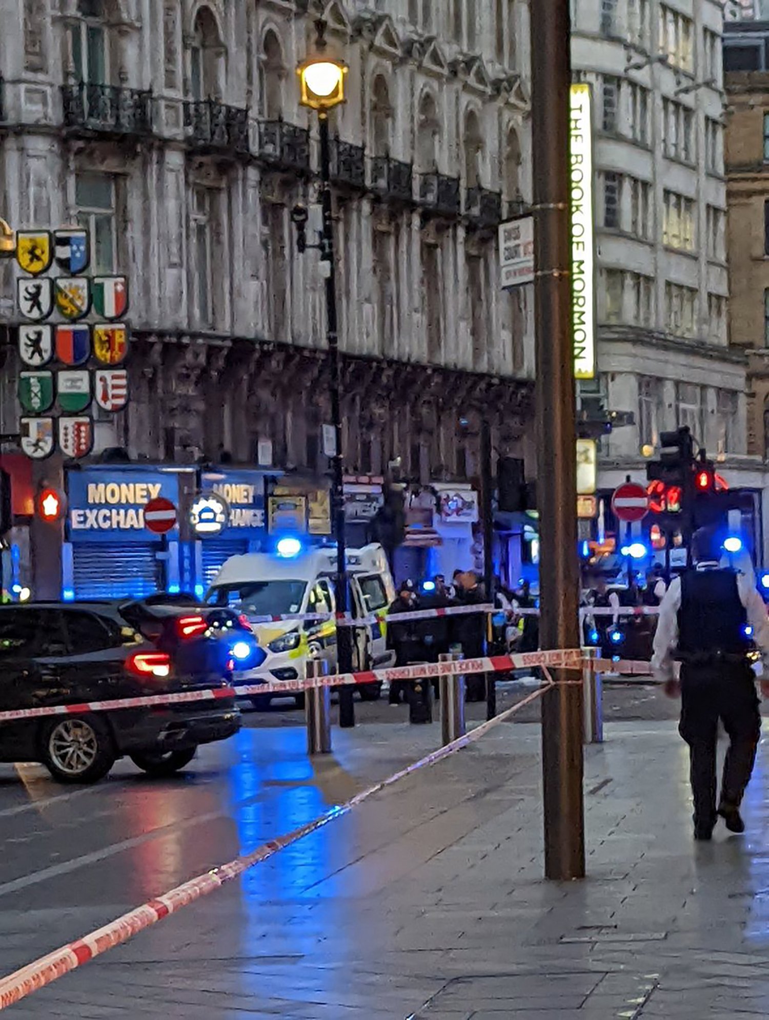 Dos policías apuñalados de madrugada en la Londres blindada que espera el entierro de Isabel II