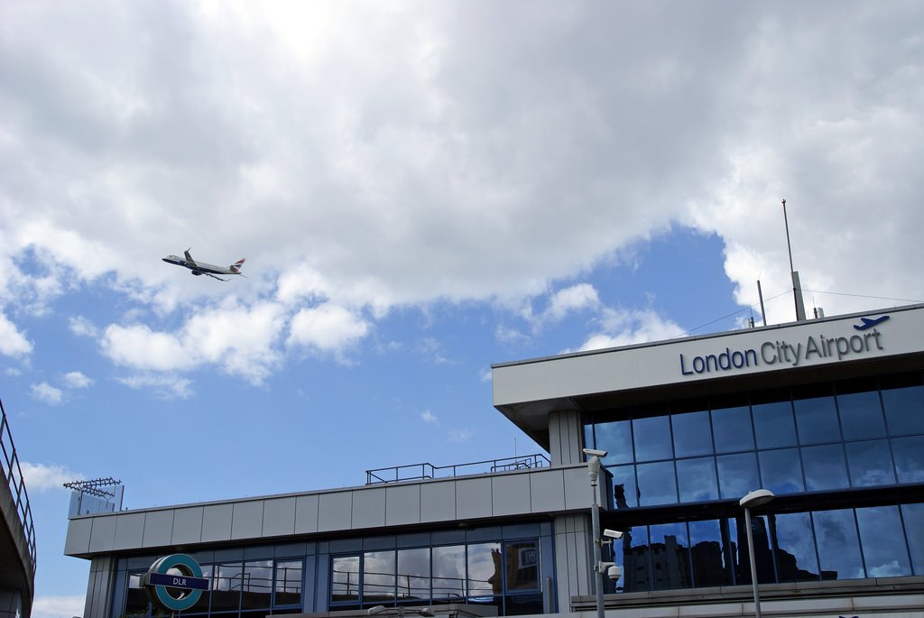 Una bomba de la II Guerra Mundial fa tancar l'aeroport de Londres