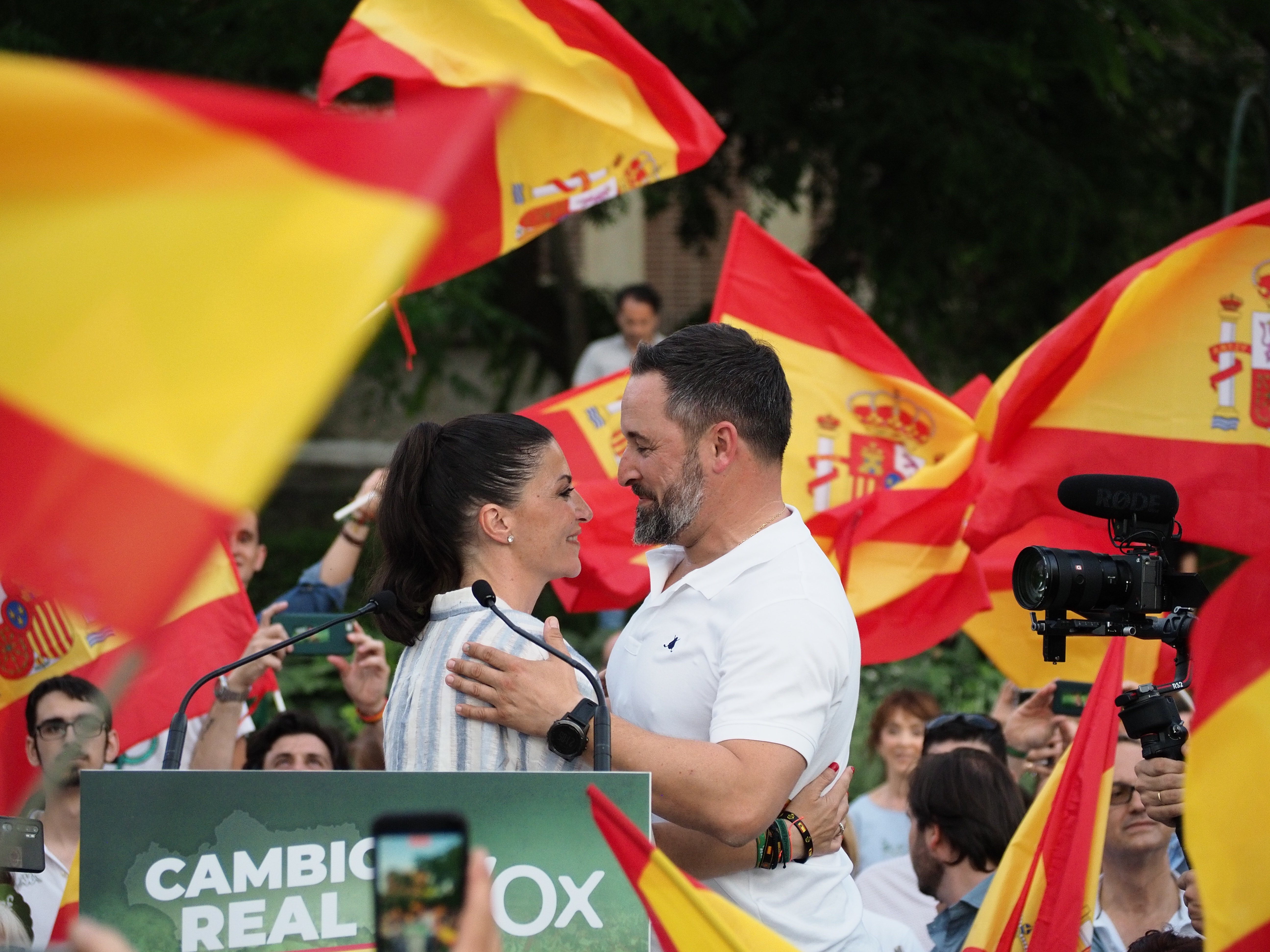 Ball de bastons entre Abascal i Macarena Olona: "Mai he marxat de Vox"