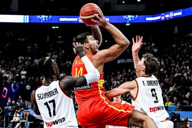 Willy Hernangomez Dennis Schröder Wagner Alemania España Eurobasket / Foto: EFE