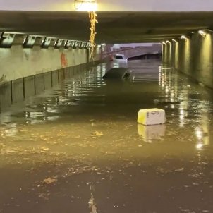 Un ferit greu, dos vaixells enfonsats i una dotzena d'afectats per la pluja intensa al Maresme | VÍDEOS