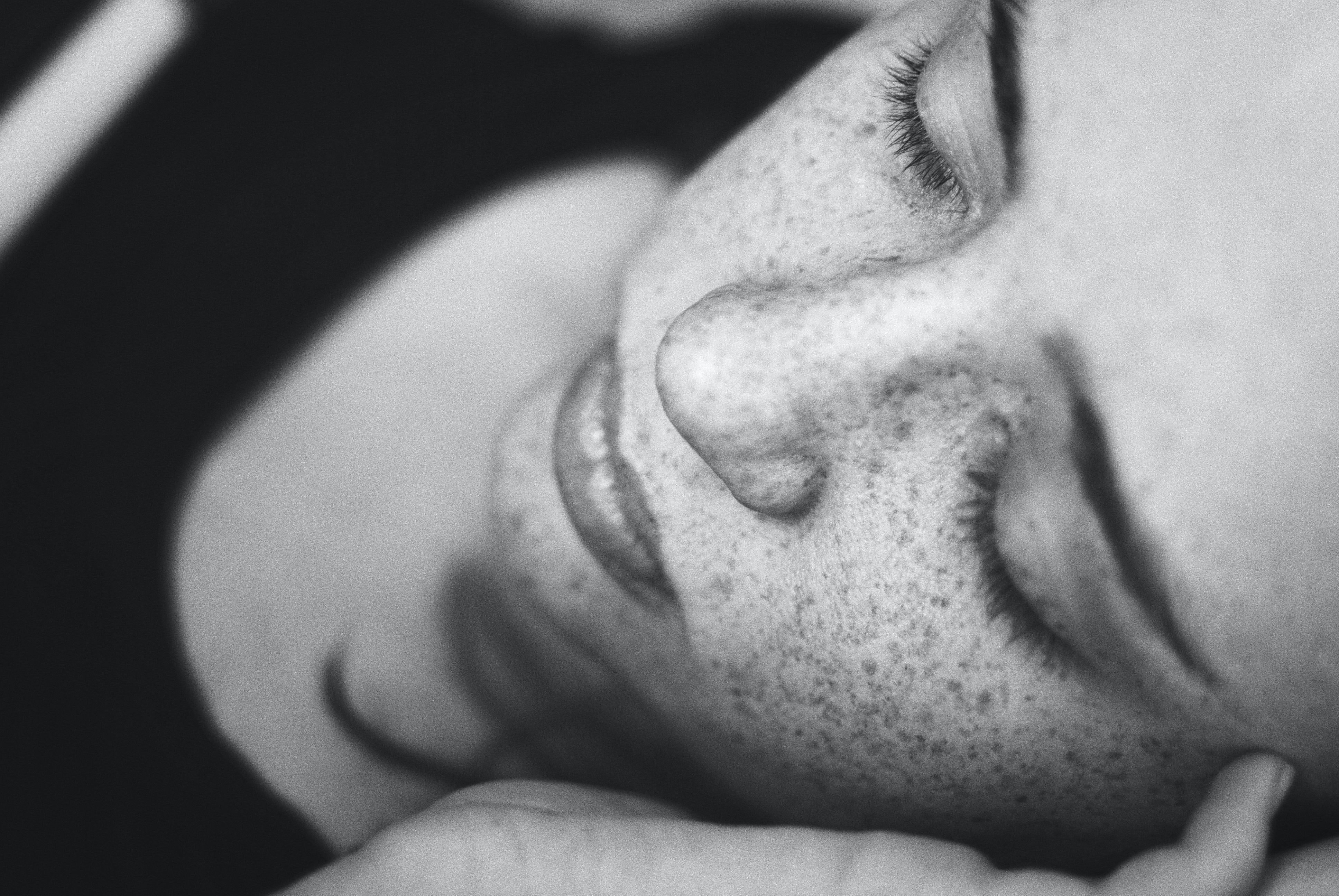 Joven durmiendo / Unsplash