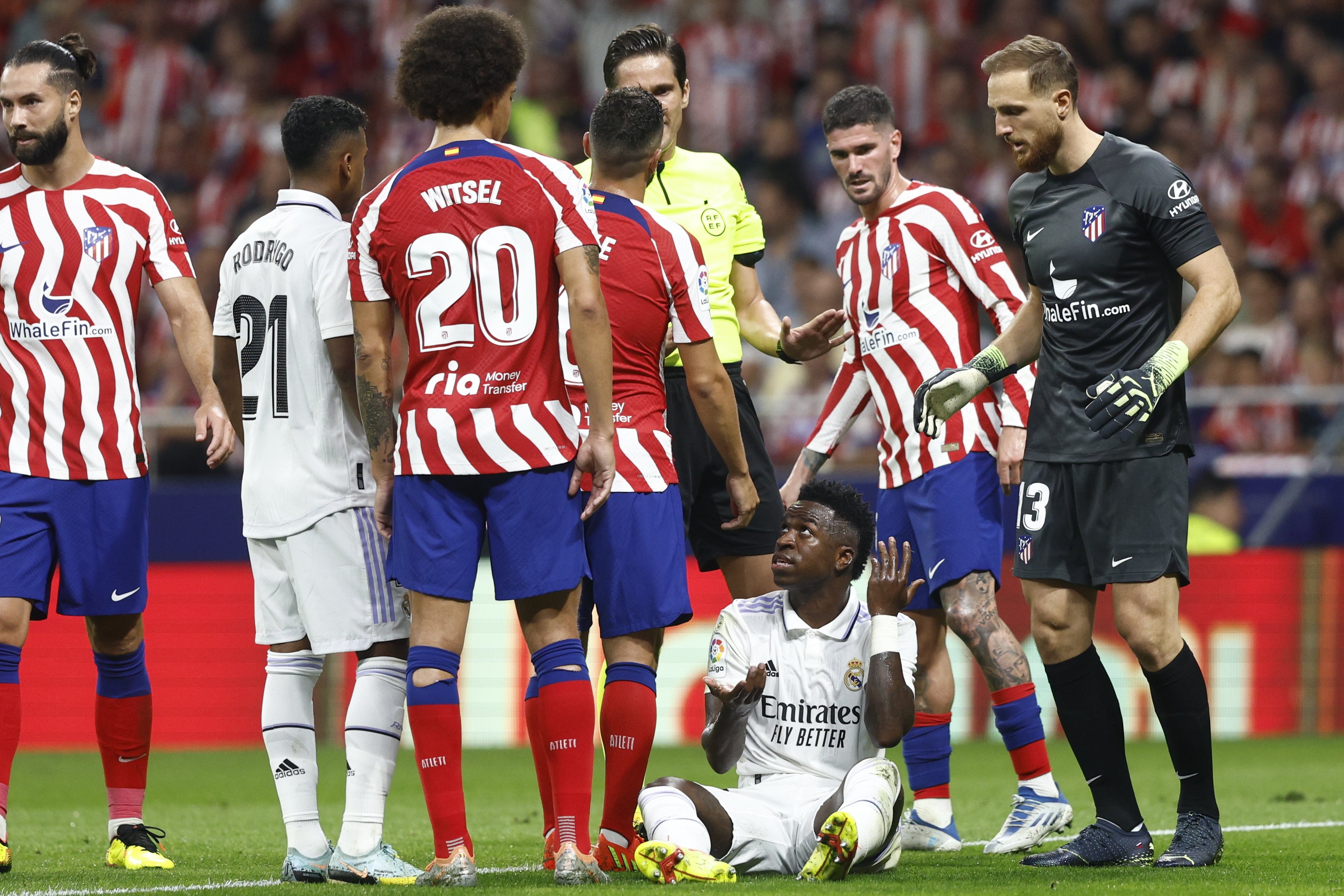 Vinícius provoca com Hugo Sánchez l'afició de l'Atlètic de Madrid i la sang arriba al riu