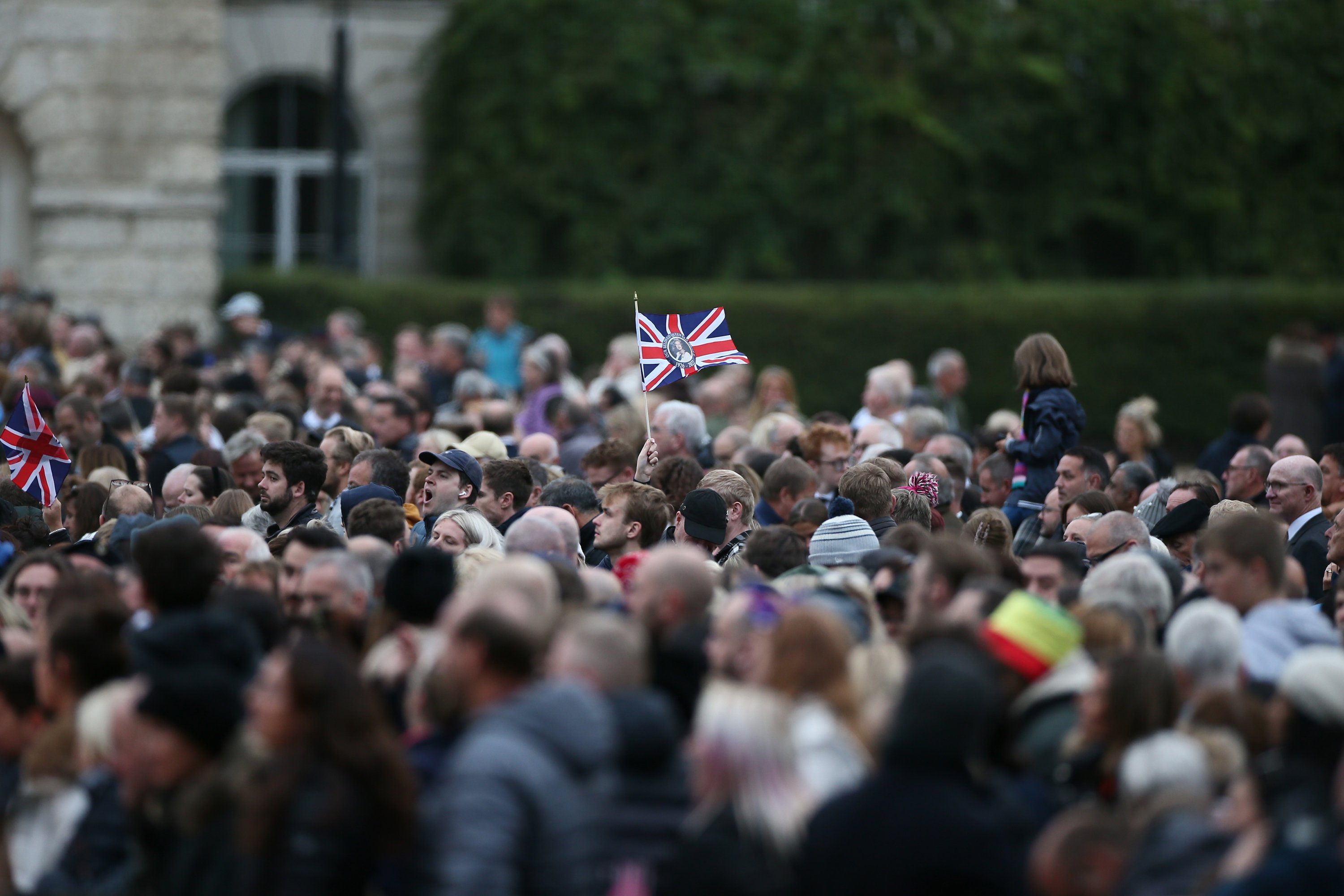 centenares de personas en las calles de Londres por|para el funeral de Elisabet II / Efe