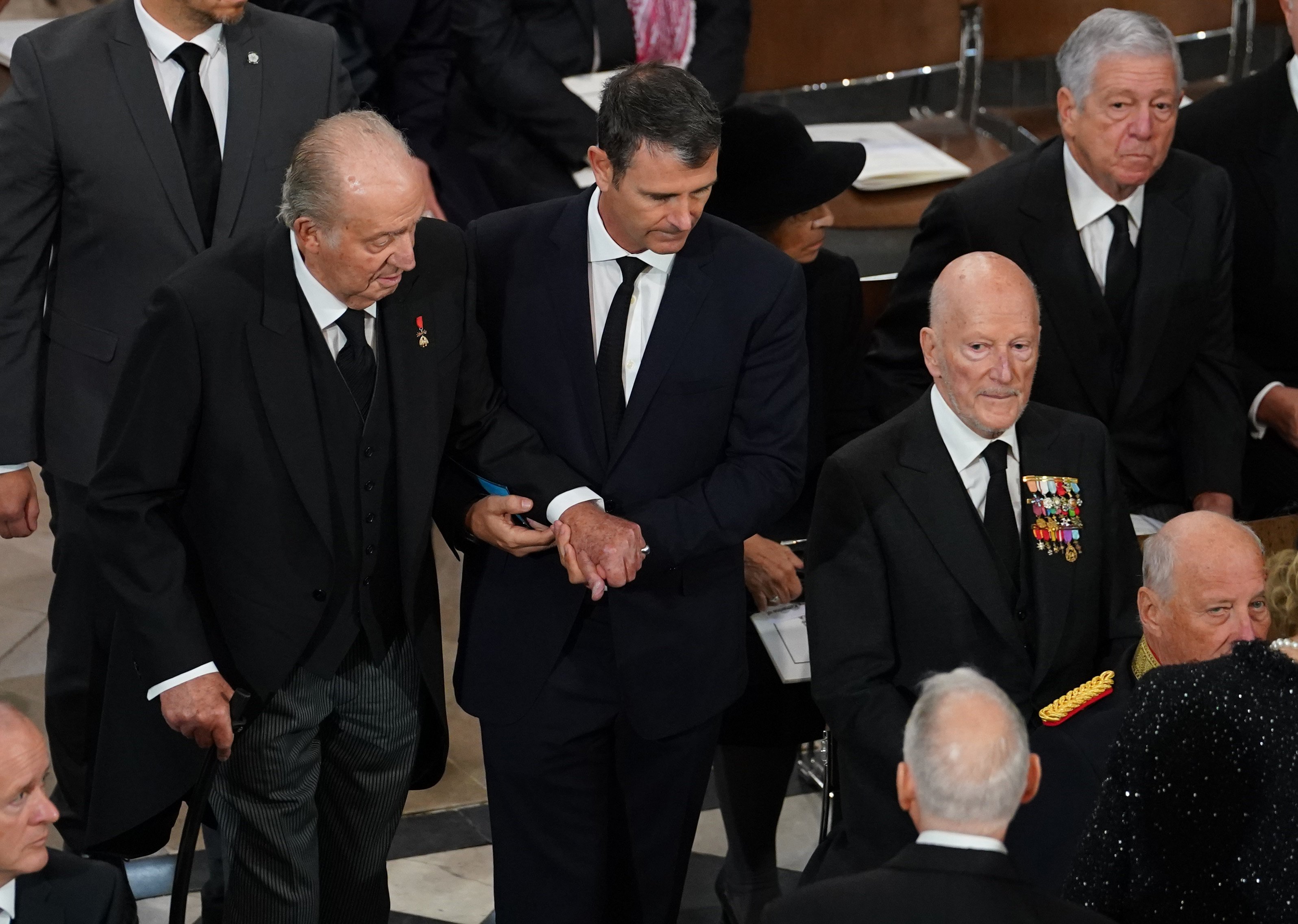 ¿Por qué los reyes de España y Juan Carlos I se sentaron juntos en el funeral de Isabel II?