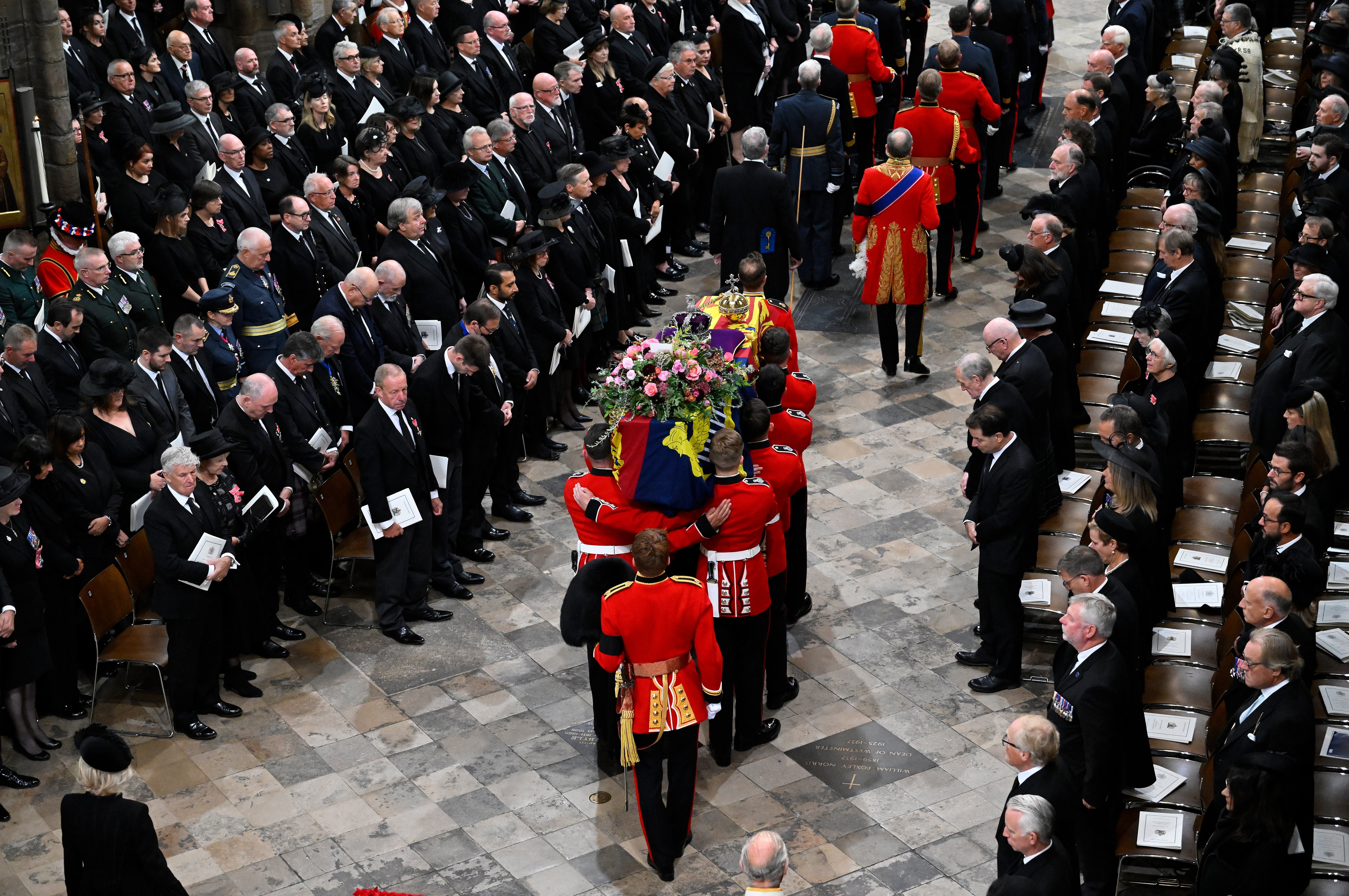 El taud de la reina Elisabet II se conduit fuera de la abadía de Westminster / Foto: Europa Press