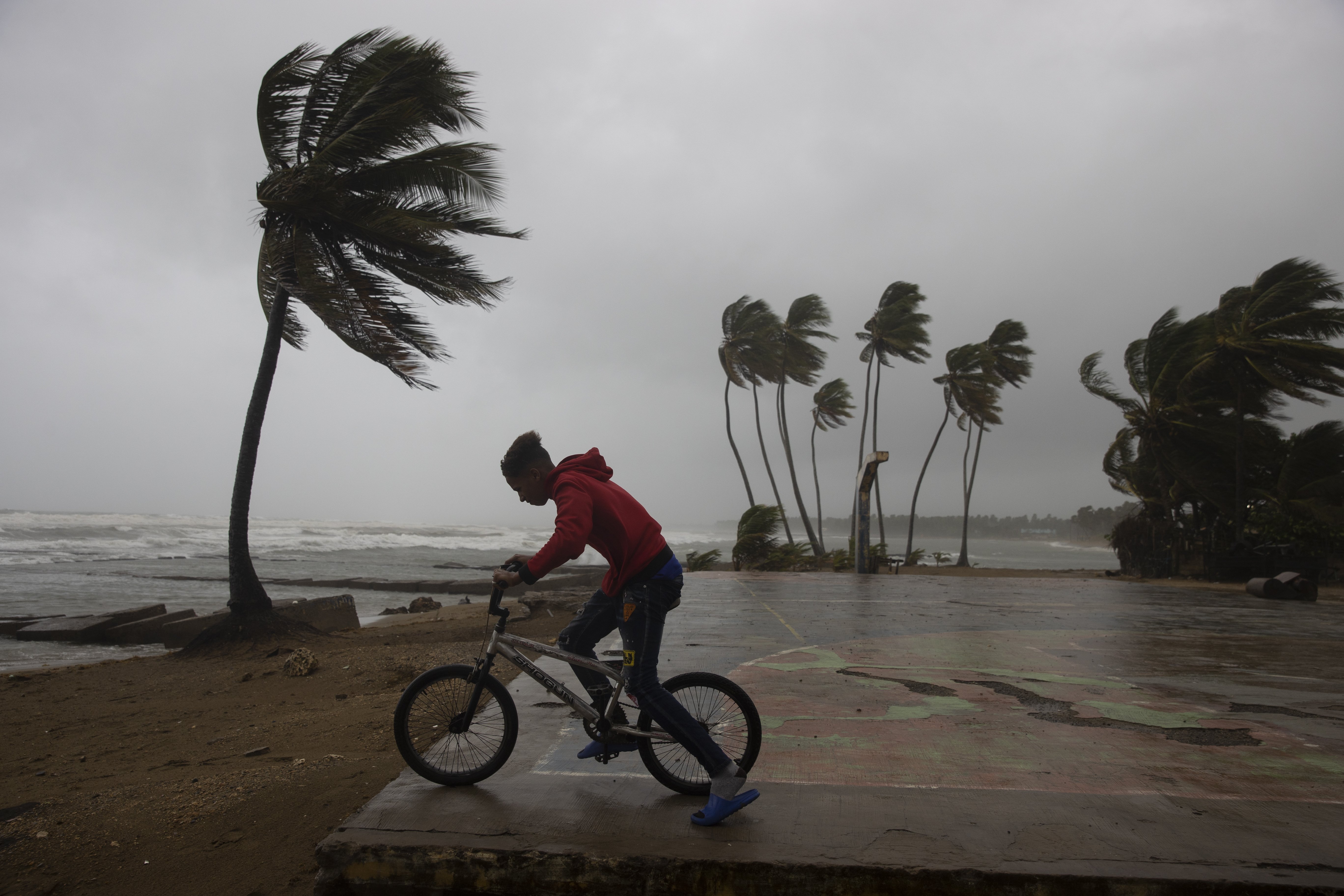 L'huracà Fiona trepitja Puerto Rico: inundacions i l'illa sense llum