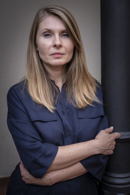 Tatiana Tibuleac, escritora, librería LAIE vertical / Foto: Carlos Baglietto