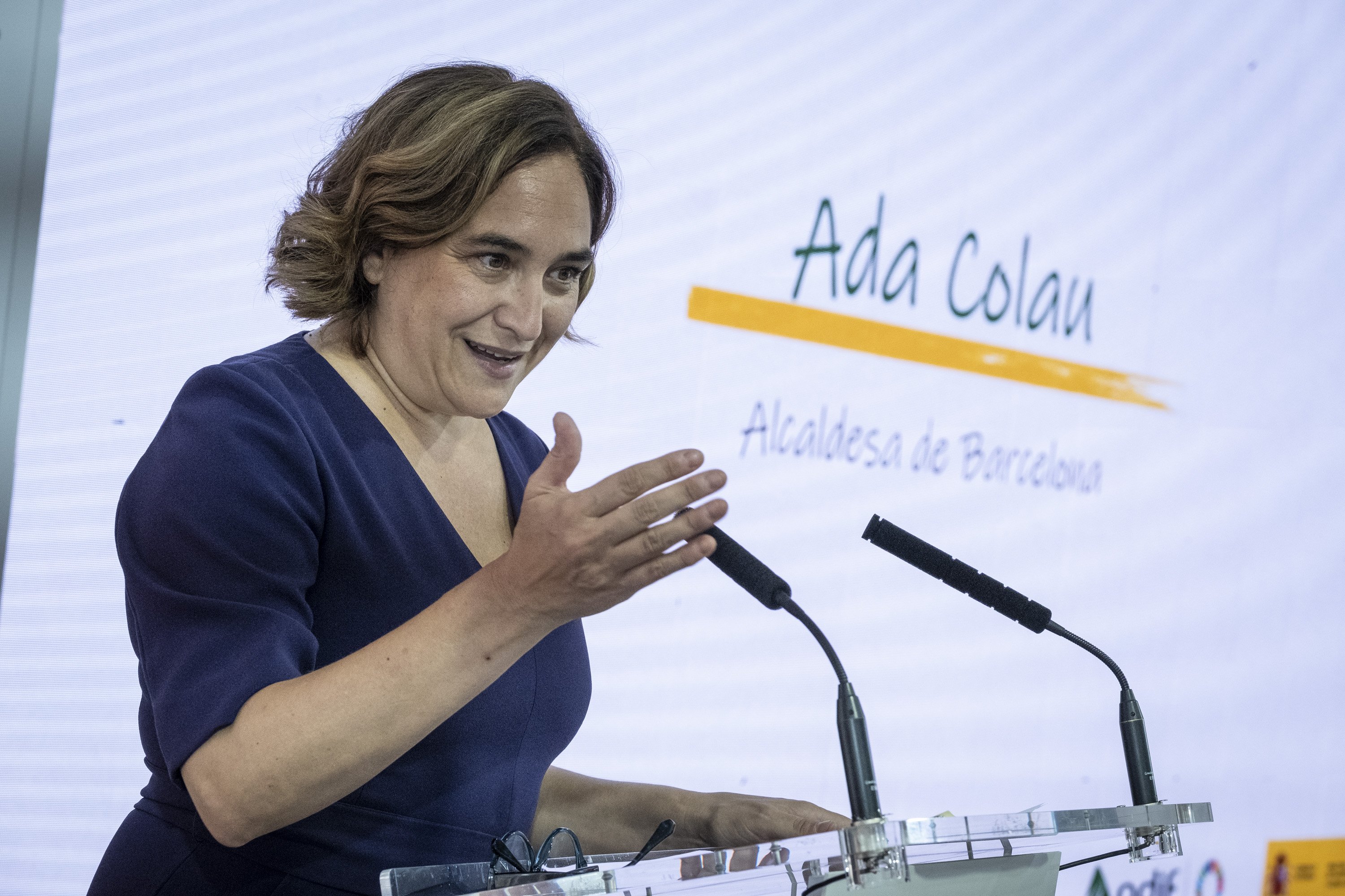 Ada Colau ofereix col·laboració a Aragonès, però li reclama un Govern que no sigui feble