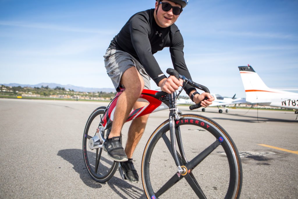 Ni pedales, ni cadena: la bici del mañana parece una máquina de "step"