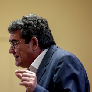 Escrivá plantea una recentralización fiscal y limitar la cesión de impuestos a las comunidades