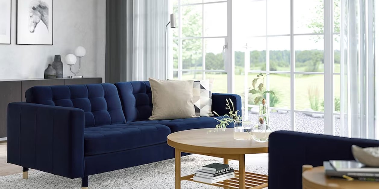 Hi ha un sofà a Ikea que podria ser en una botiga de mobles de disseny