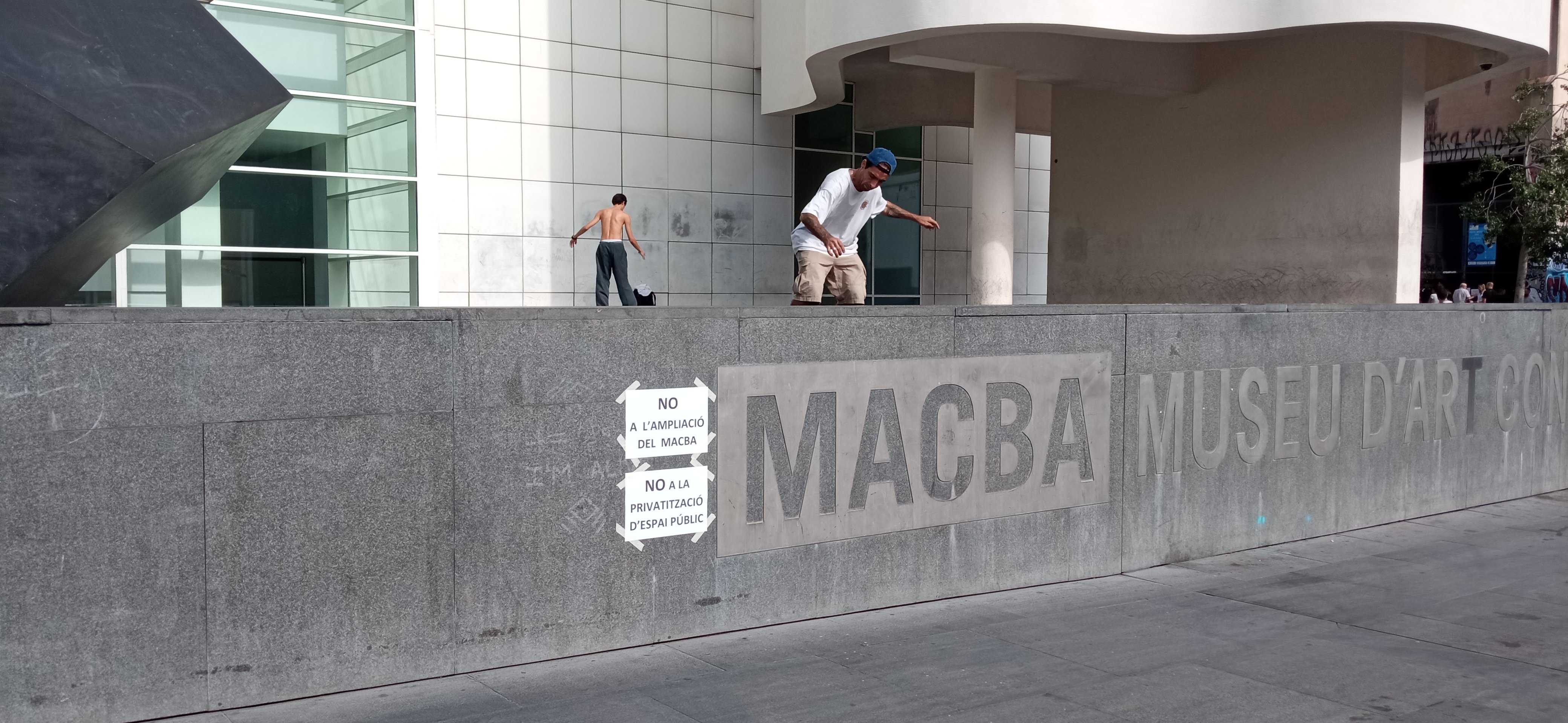 Vecinos del Raval pasan a la acción judicial para frenar la ampliación del MACBA