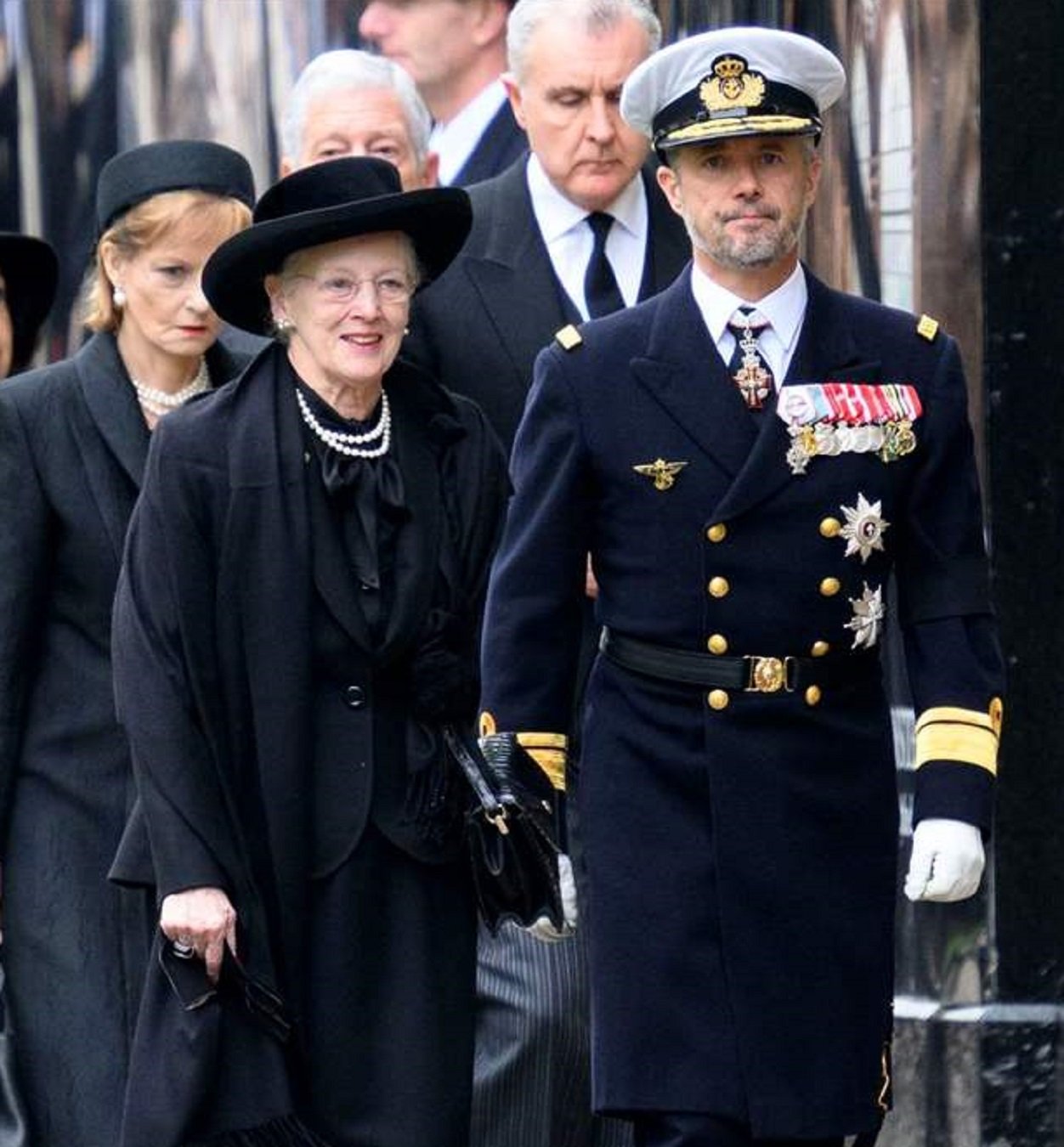 Margarita II y su hijo en el funeral de Isabel II - GTRES