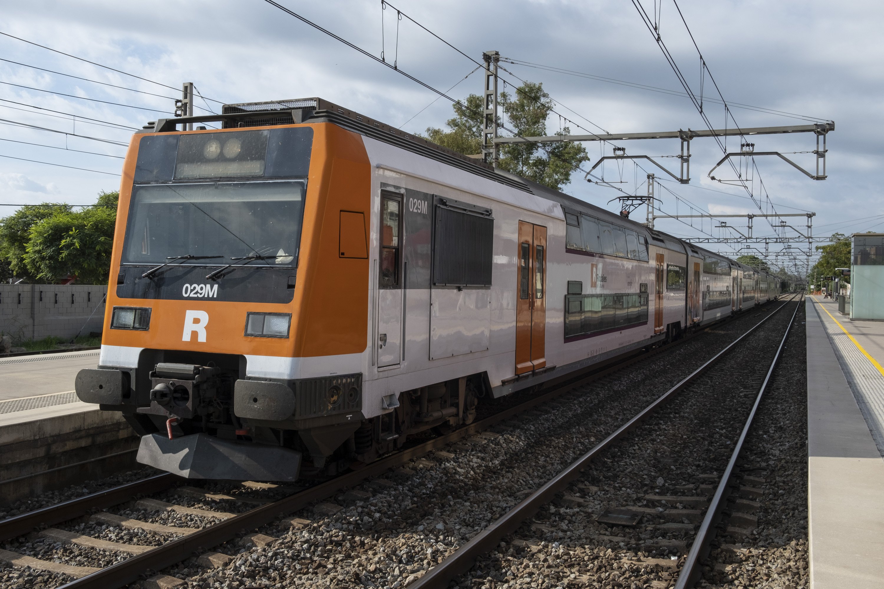 Las líneas R2 Norte, R2 y R2 Sur de Rodalies sufren retrasos por una incidencia en el Prat