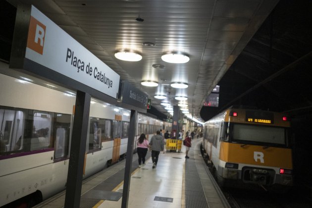 Recurs Renfe Rodalies tren passatger Plaça Catalunya anden / Foto: Carlos Baglietto Recurs Renfe Rodalies tren passatger Plaça Catalunya anden / Foto: Carlos Baglietto