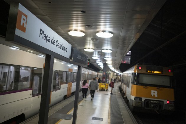 Recurs Renfe Rodalies tren passatger Plaça Catalunya anden / Foto: Carlos Baglietto