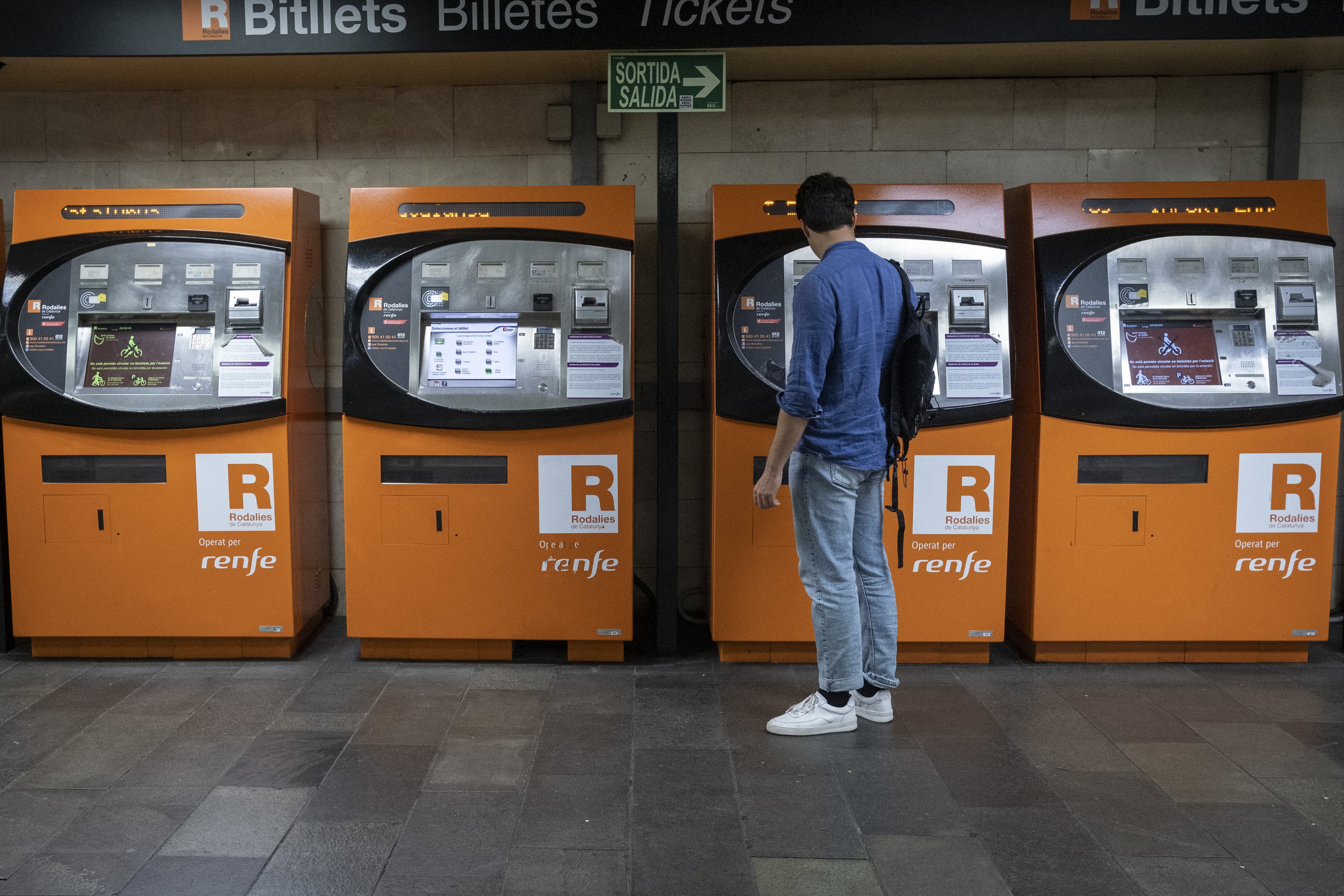 Recurs Renfe Rodalies tren passatger Plaça Catalunya venda billets maquines / Foto: Carlos Baglietto