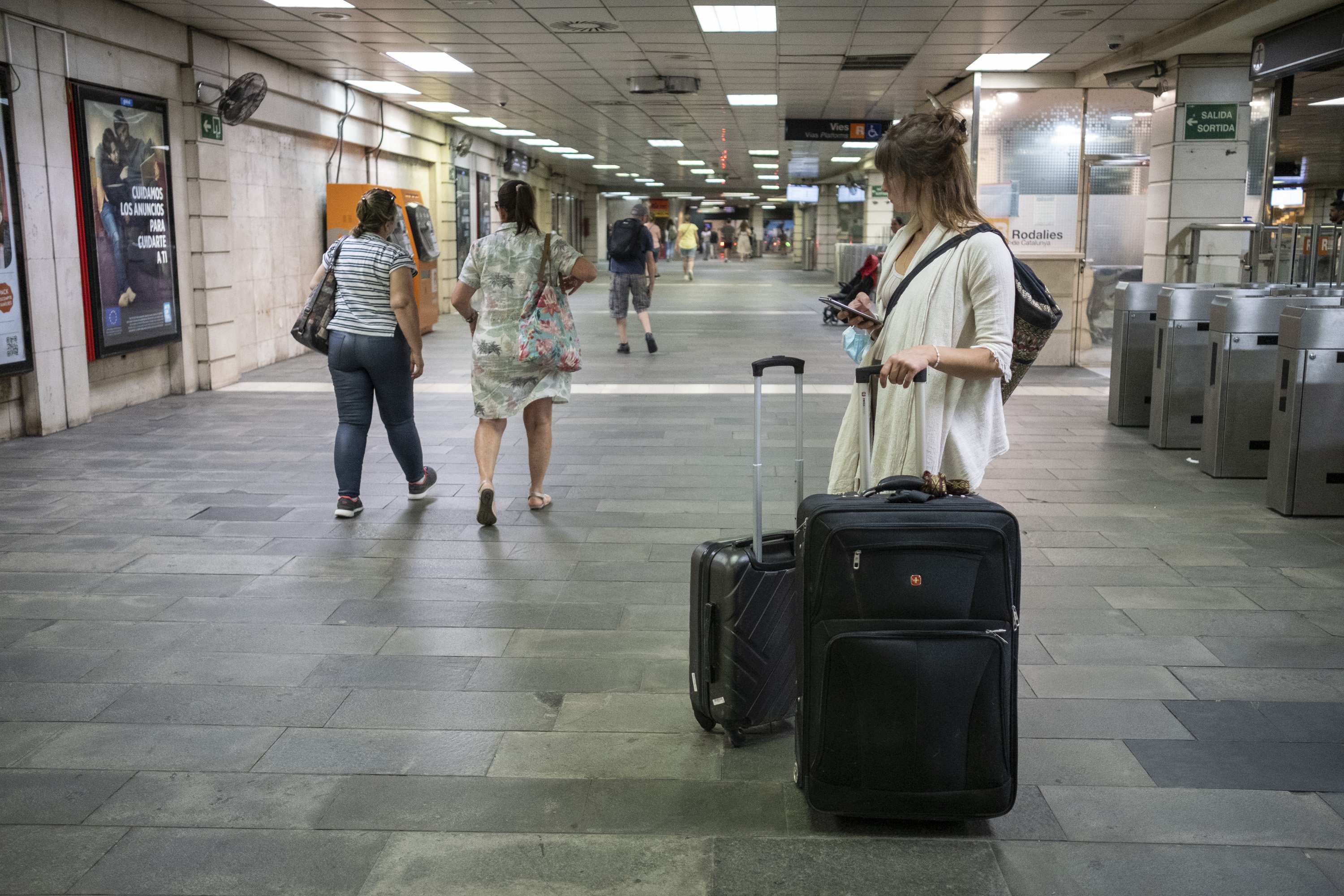 Una avaria entre Sants i plaça Catalunya provoca retards a 3 línies de Rodalies