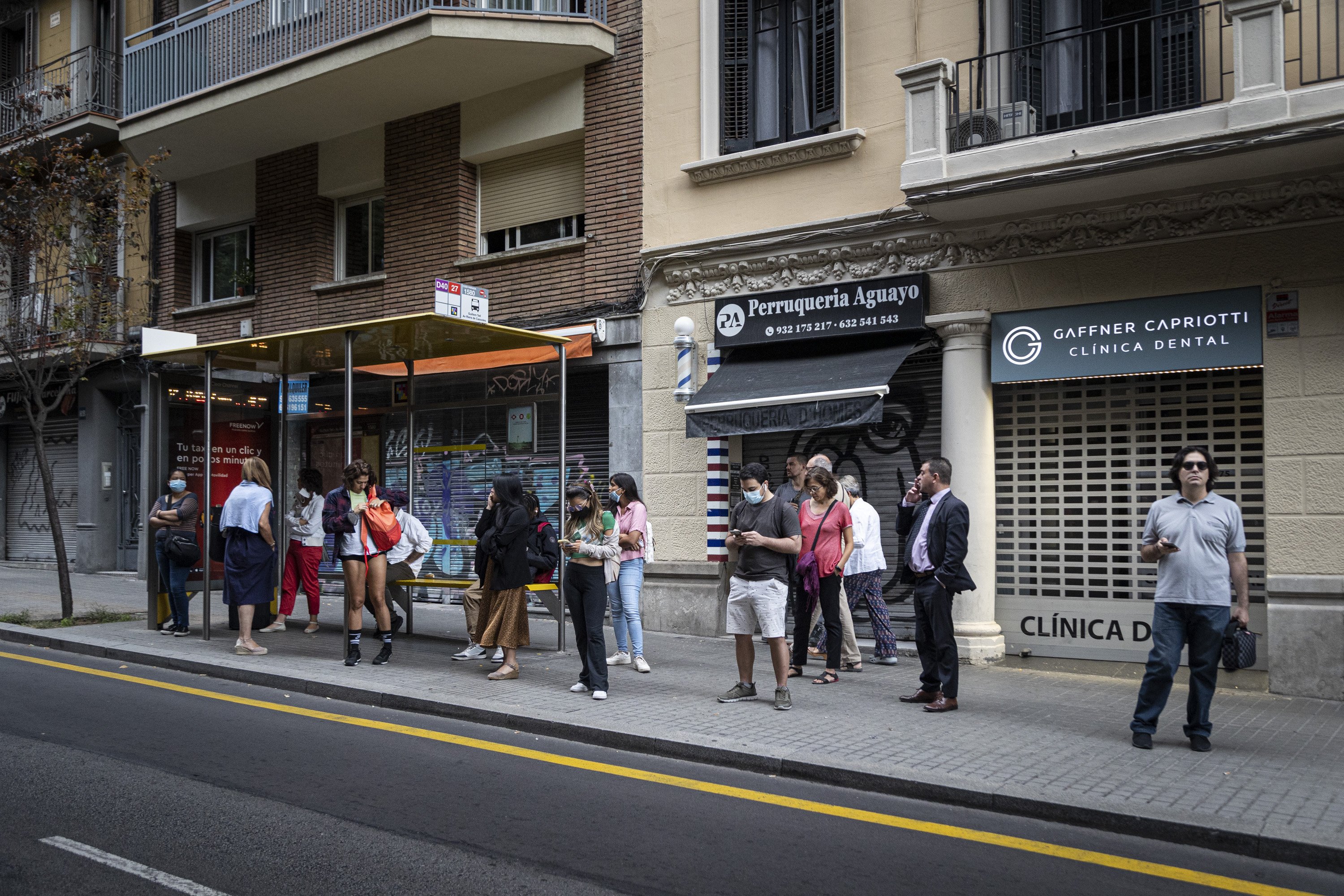 Un autobús atropella un turista que creuava en vermell el Passeig de Gràcia de Barcelona