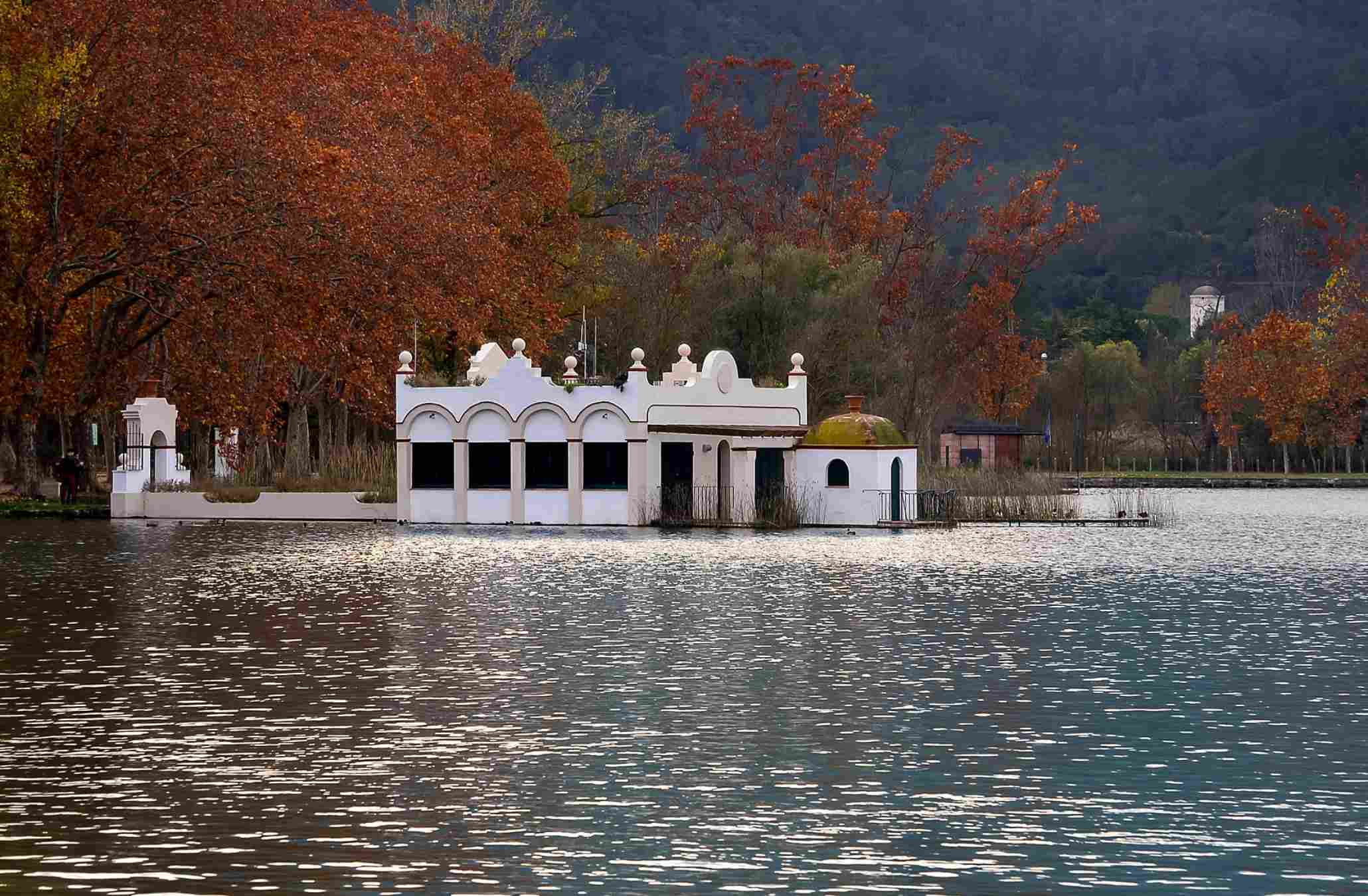 Estany de Banyoles a la tardor / Foto: Pixabay