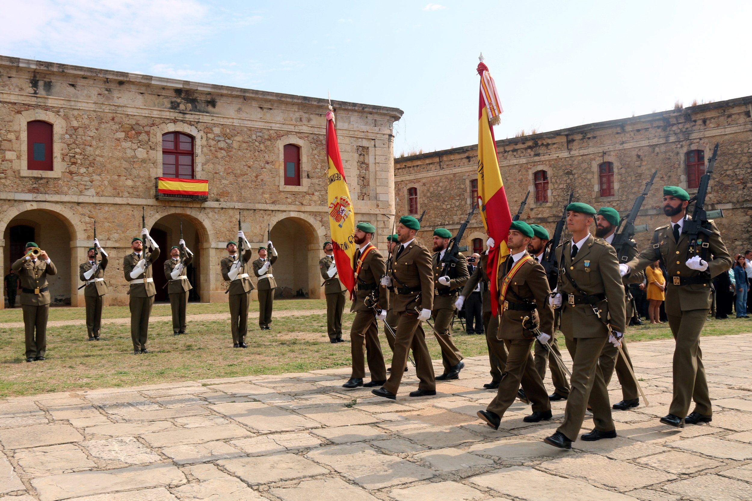 castillo santo ferran higueras jura civil bandera española acn 2017