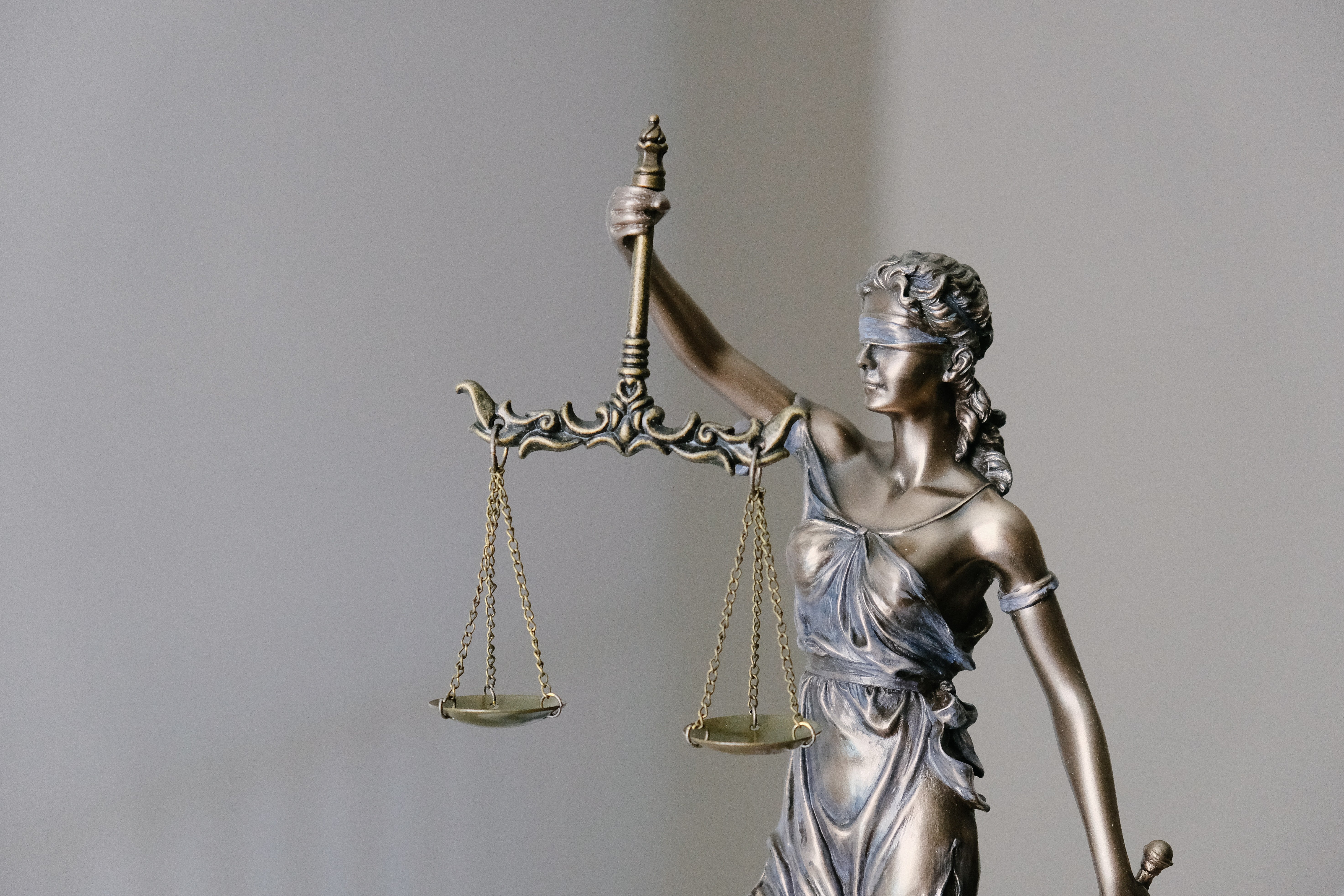 La discriminació a les advocades: falta de conciliació i companys que no es donen per al·ludits