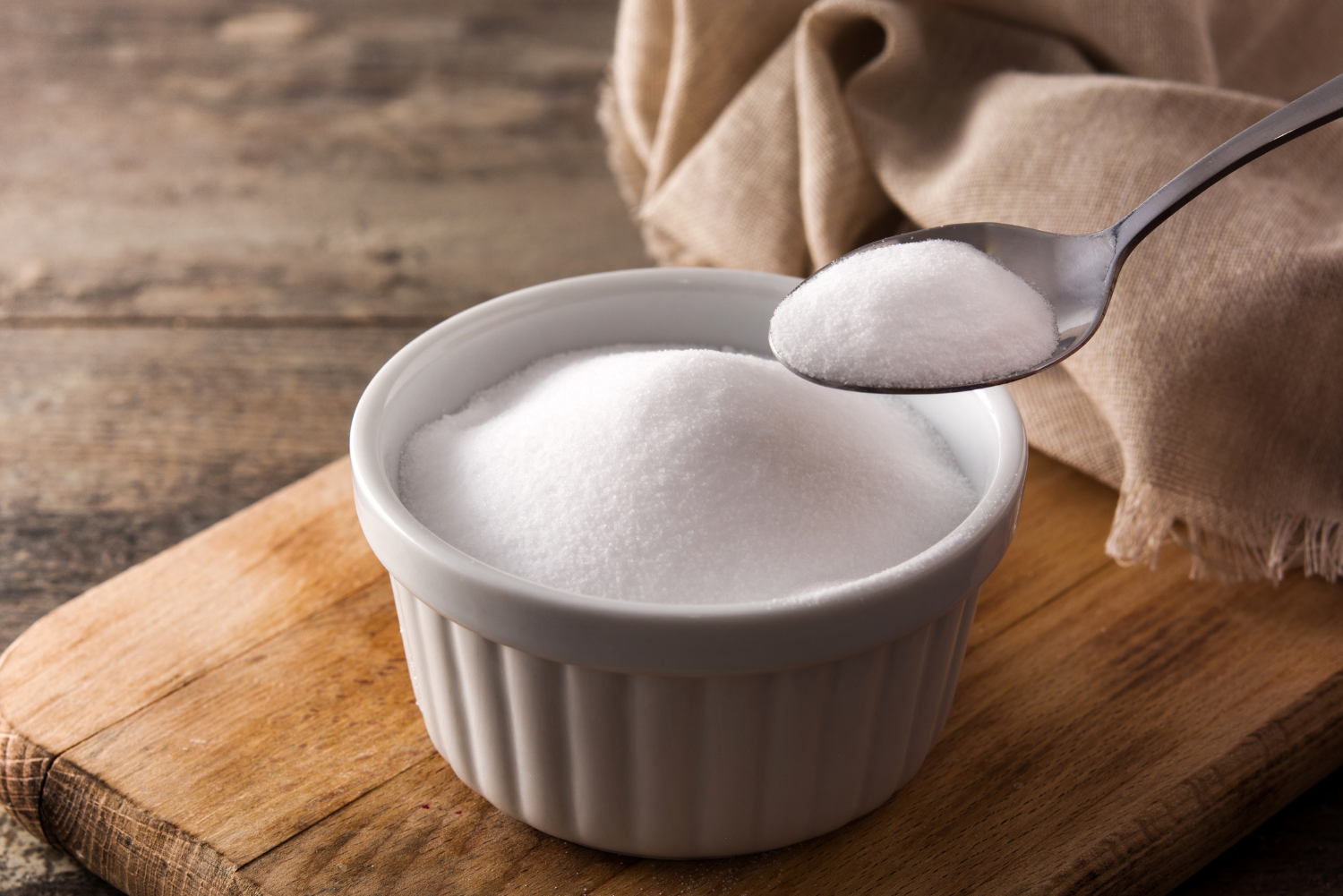 3 formas de combatir las manchas de los dientes de forma natural