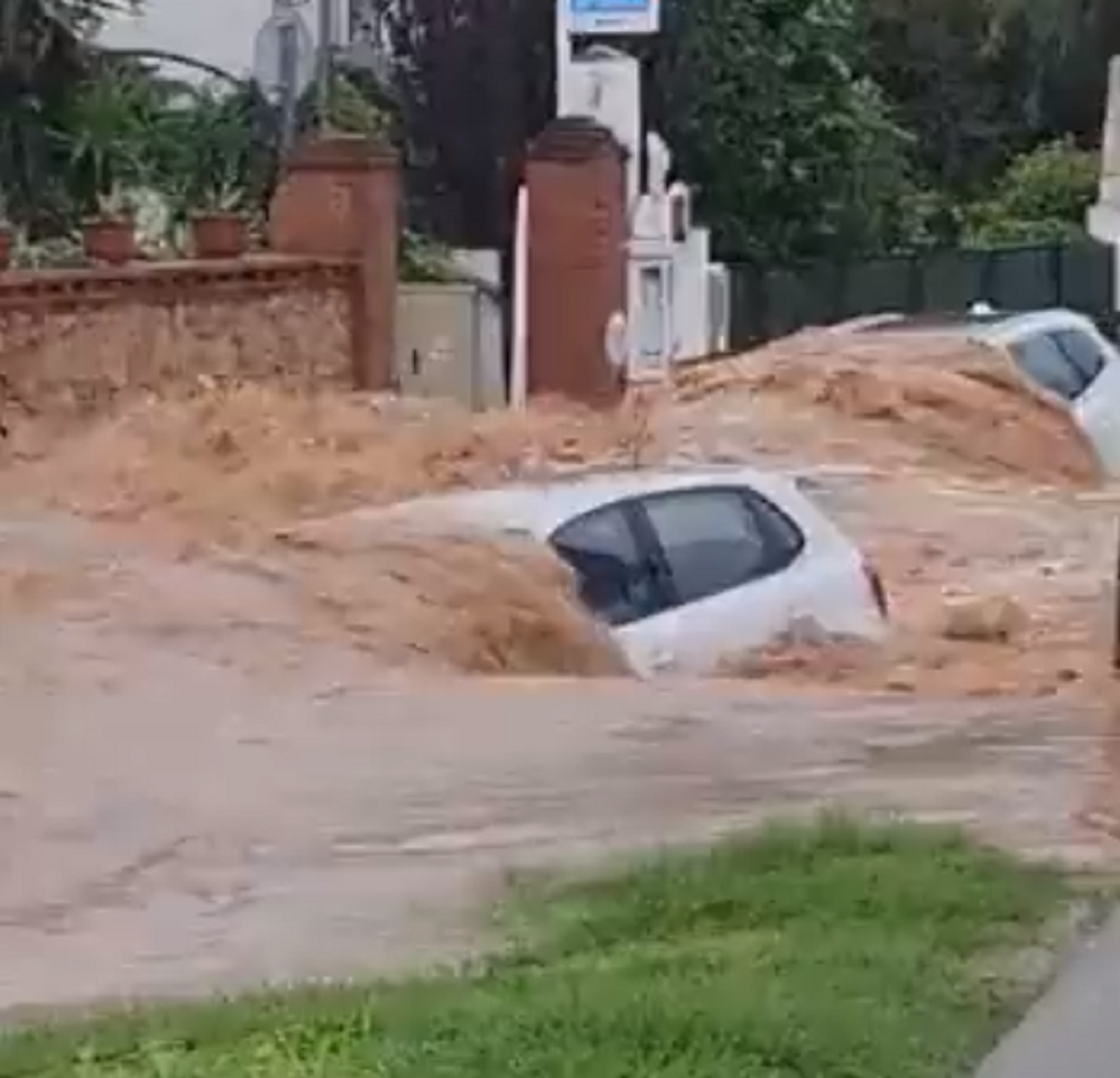 Carreteres tallades a Tarragona i hospitals inundats per les fortes pluges