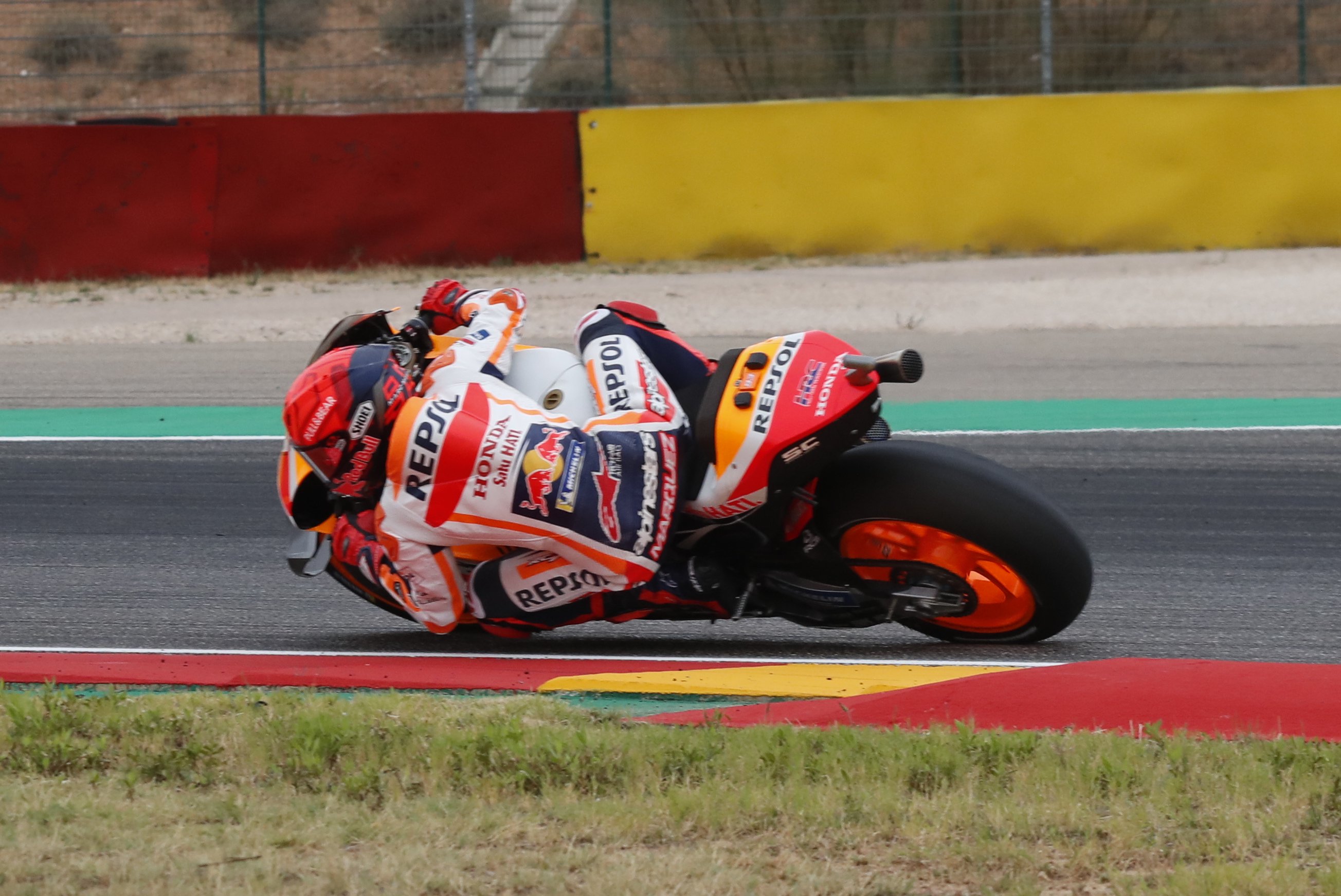 Marc Márquez aguanta el tipus i queda tercer en la cursa a l'esprint del GP de Portugal