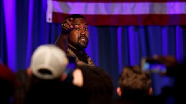 Kanye West en un míting