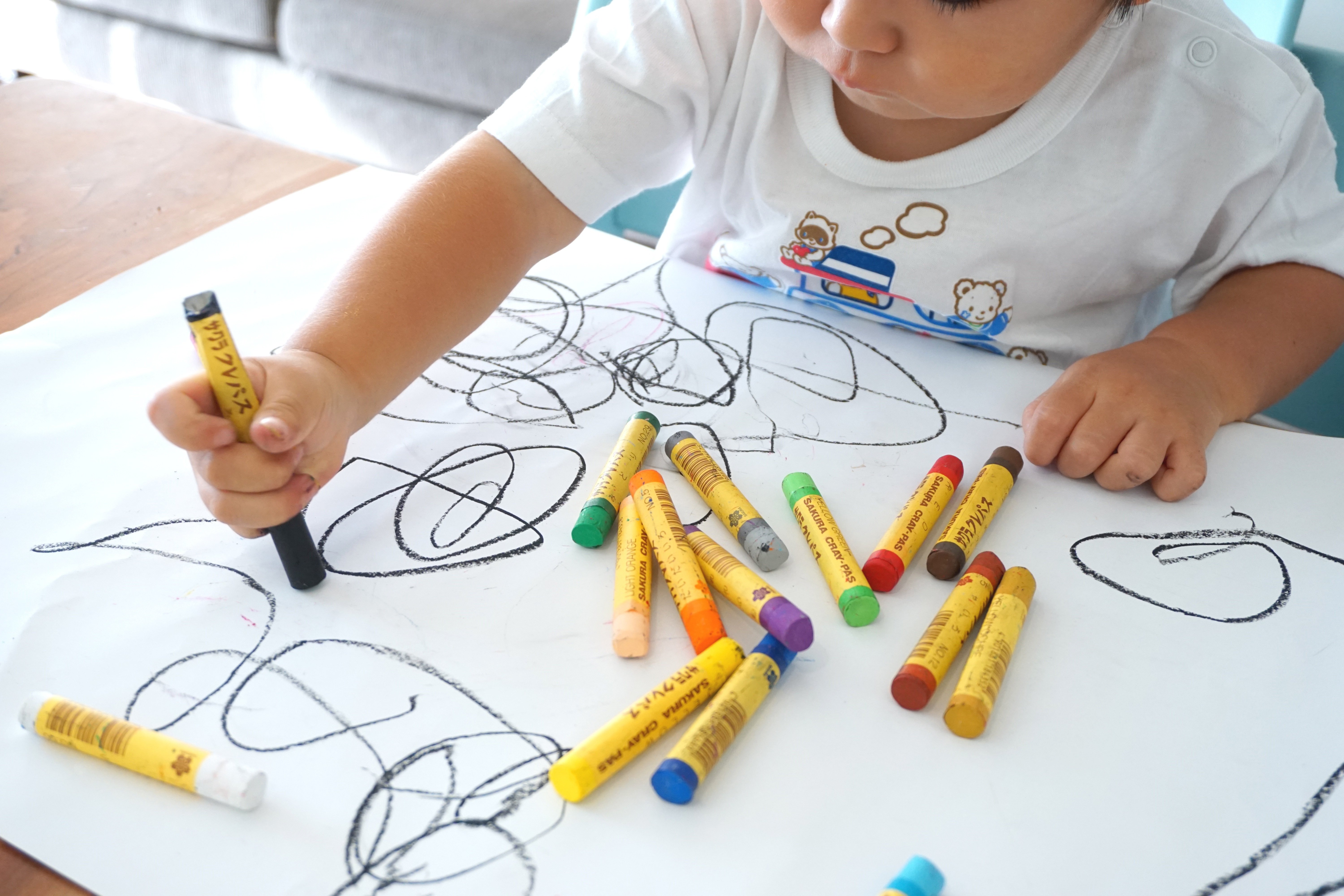 Niño pintando / Pixabay Niño pintando / Pixabay