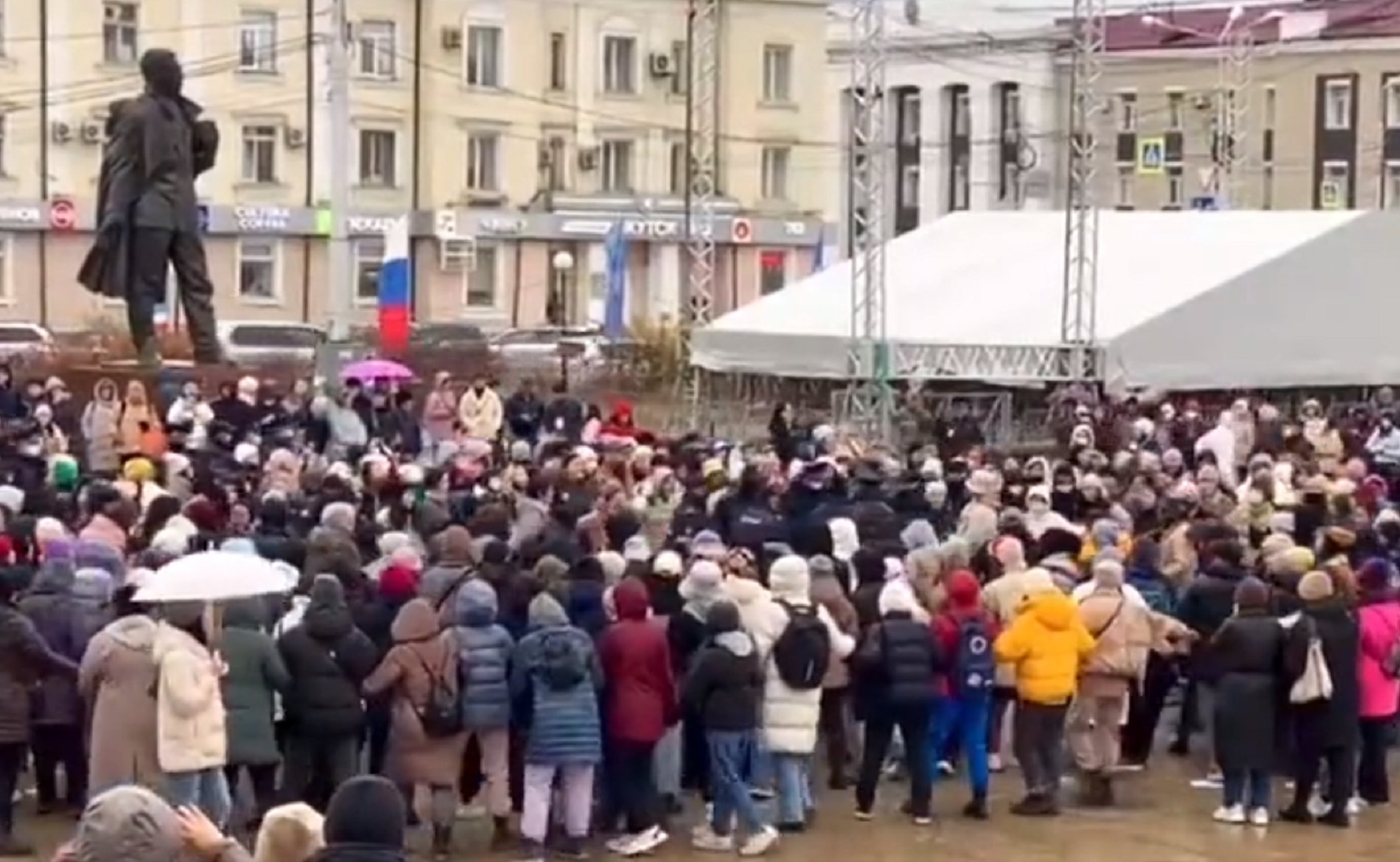 Monumental manifestació de dones a Rússia contra la mobilització: "No al genocidi"