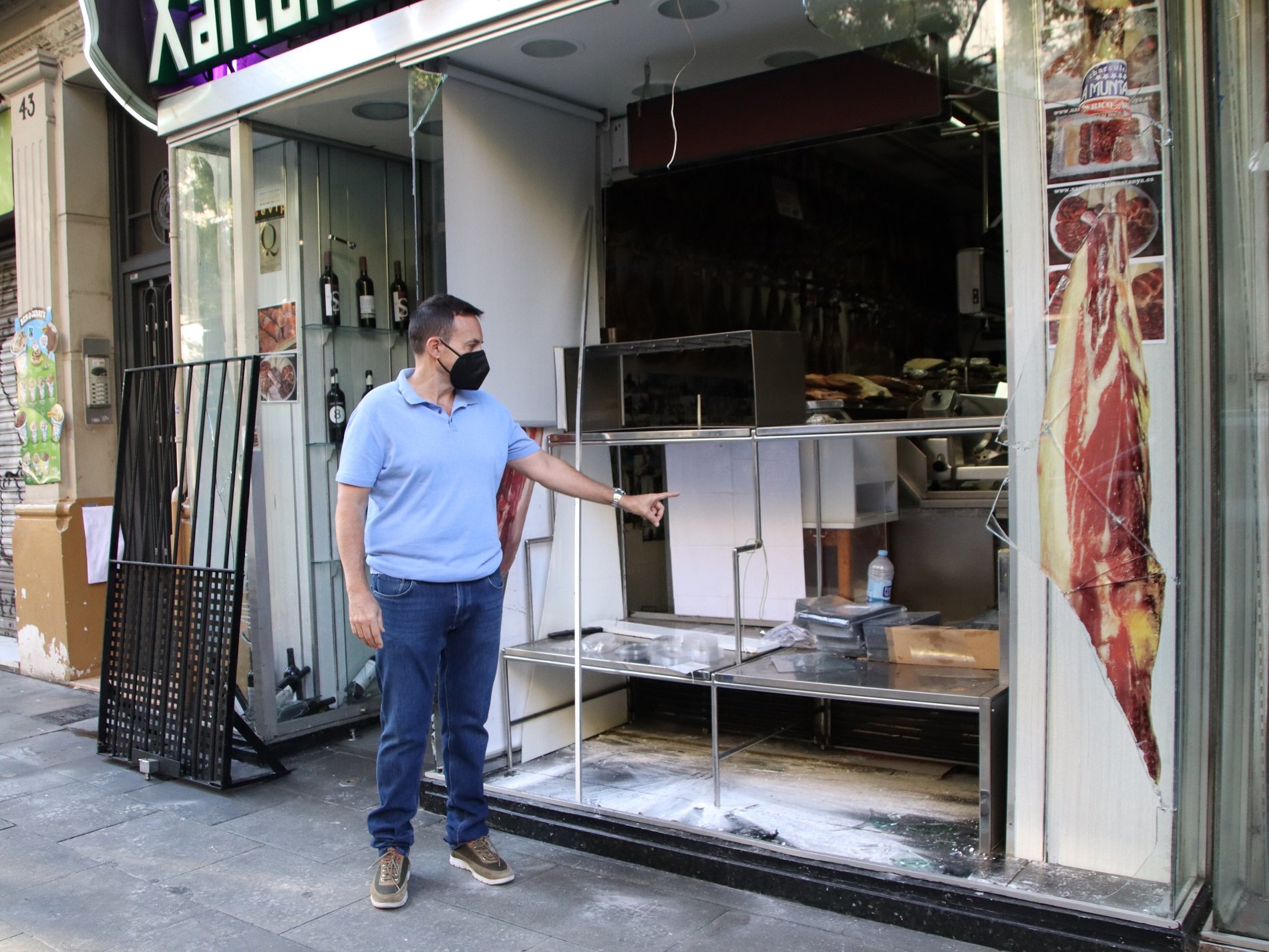 Indignació dels comerciants de Creu Coberta per les destrosses de les festes de la Mercè