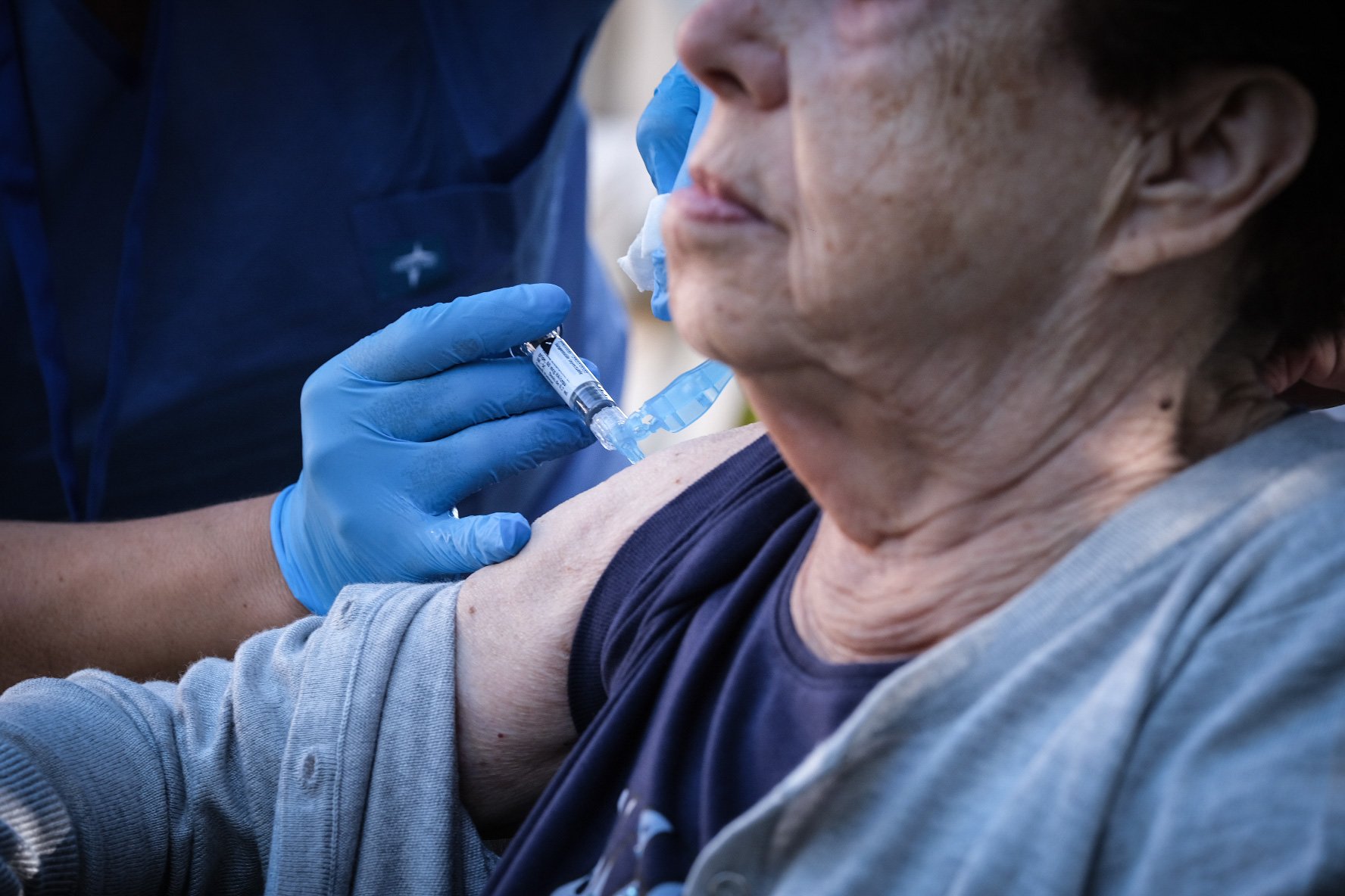 La campaña de vacunación de gripe y covid para personas vulnerables se adelanta a finales de septiembre